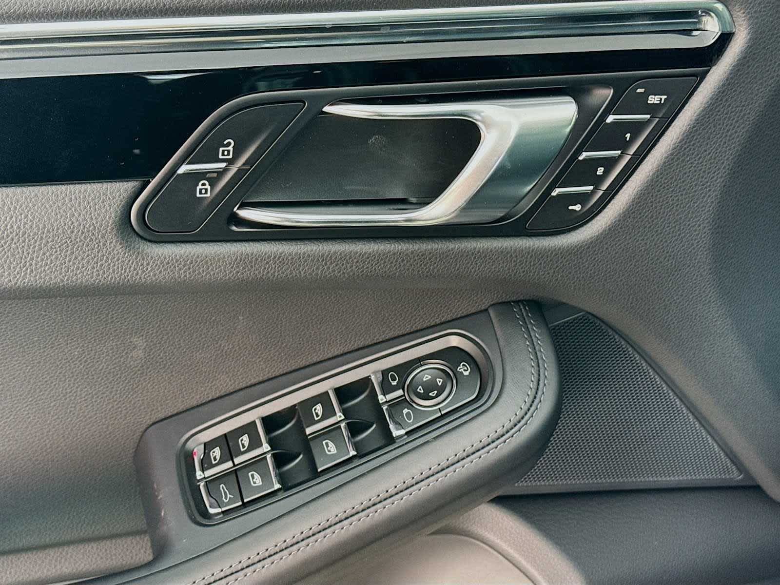 Thumbnail: 2026 Porsche Macan - 14