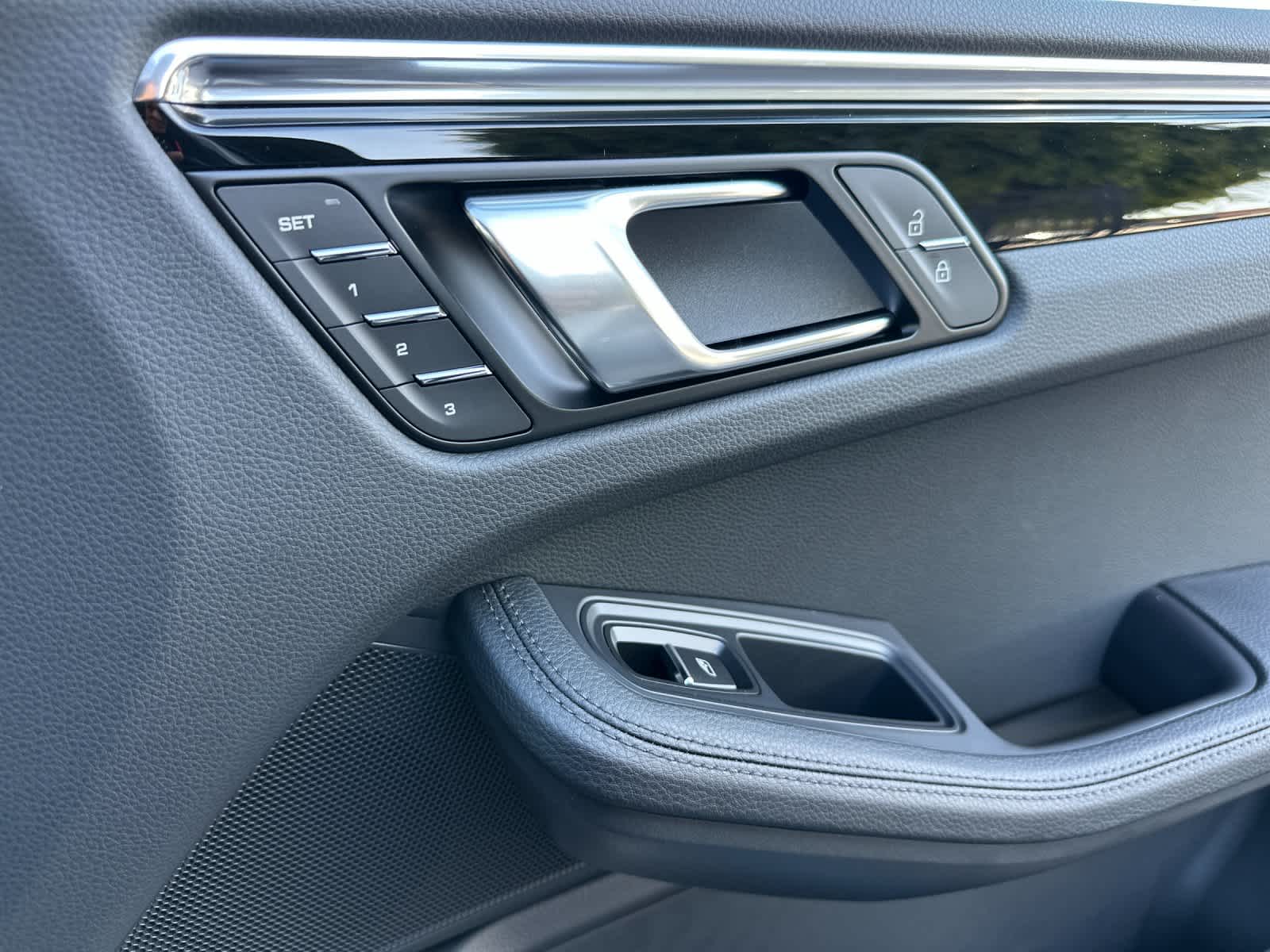 Thumbnail: 2026 Porsche Macan - 19