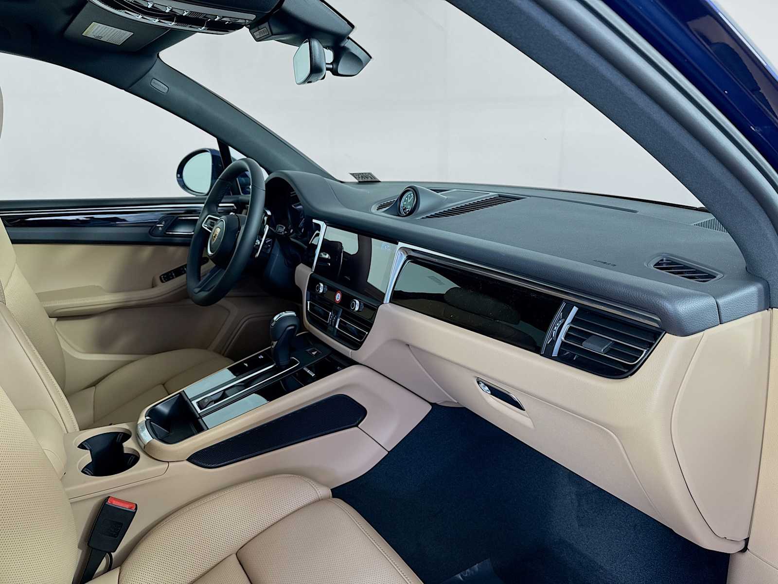 Thumbnail: 2026 Porsche Macan - 22