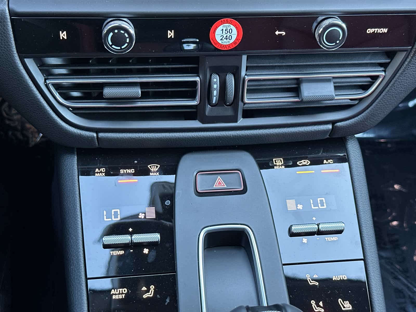 Thumbnail: 2026 Porsche Macan - 23