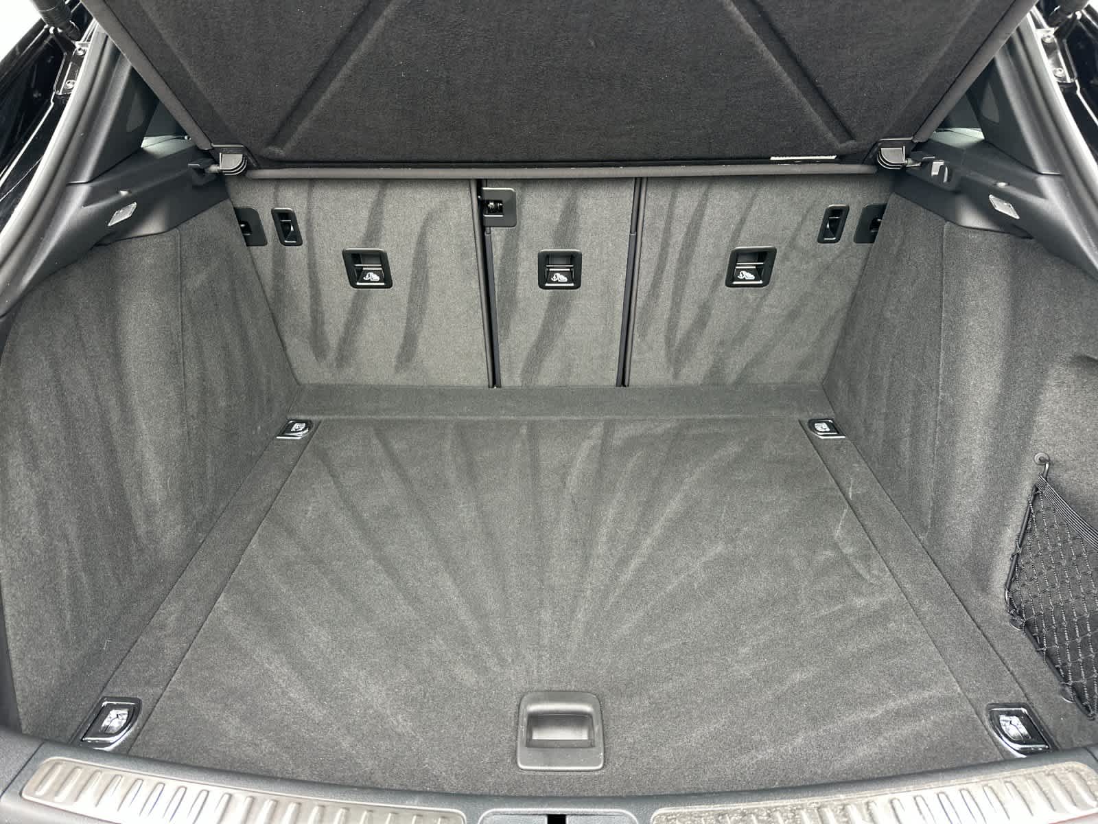 Thumbnail: 2025 Porsche Macan - 16