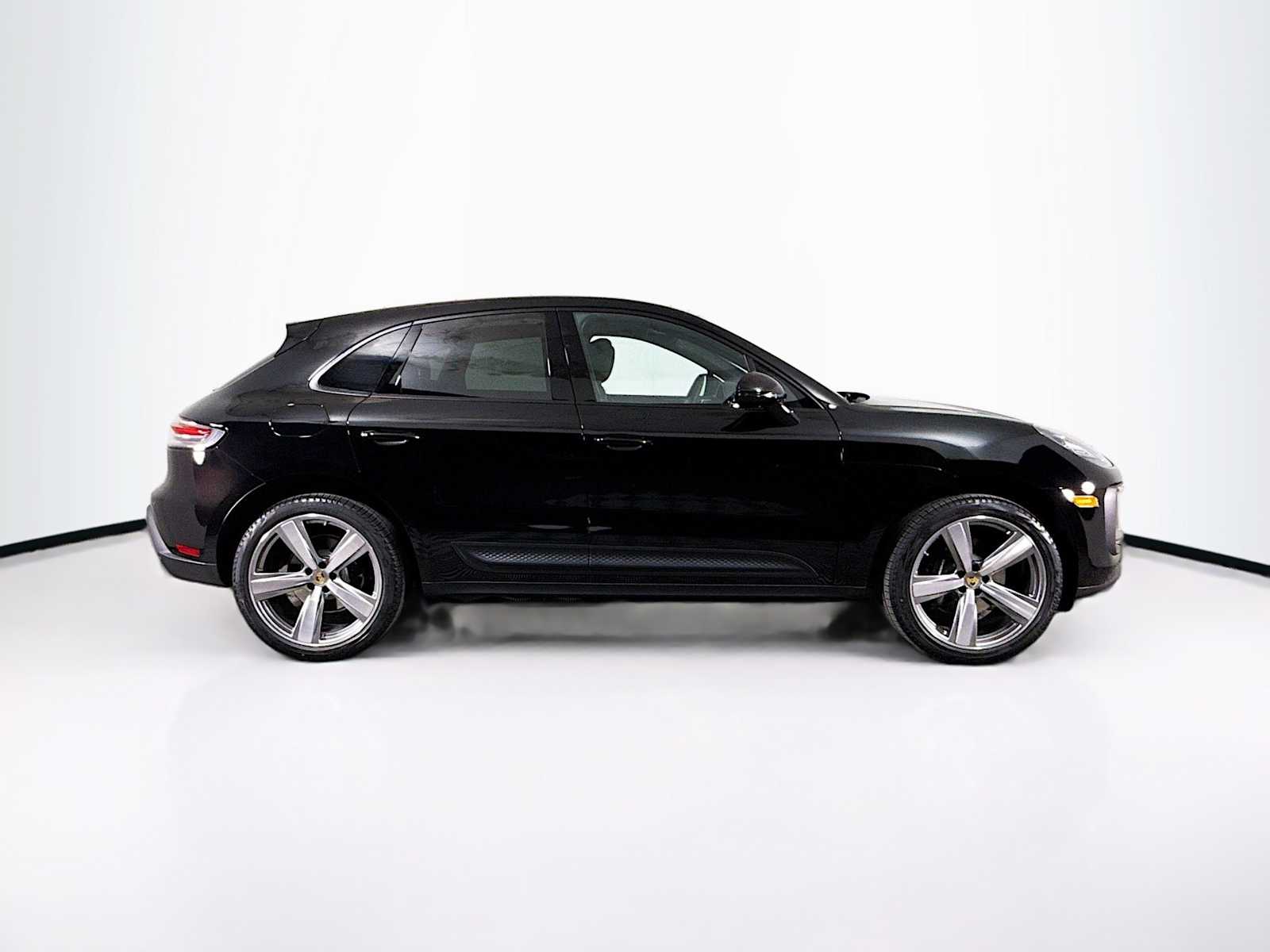 Thumbnail: 2025 Porsche Macan - 8