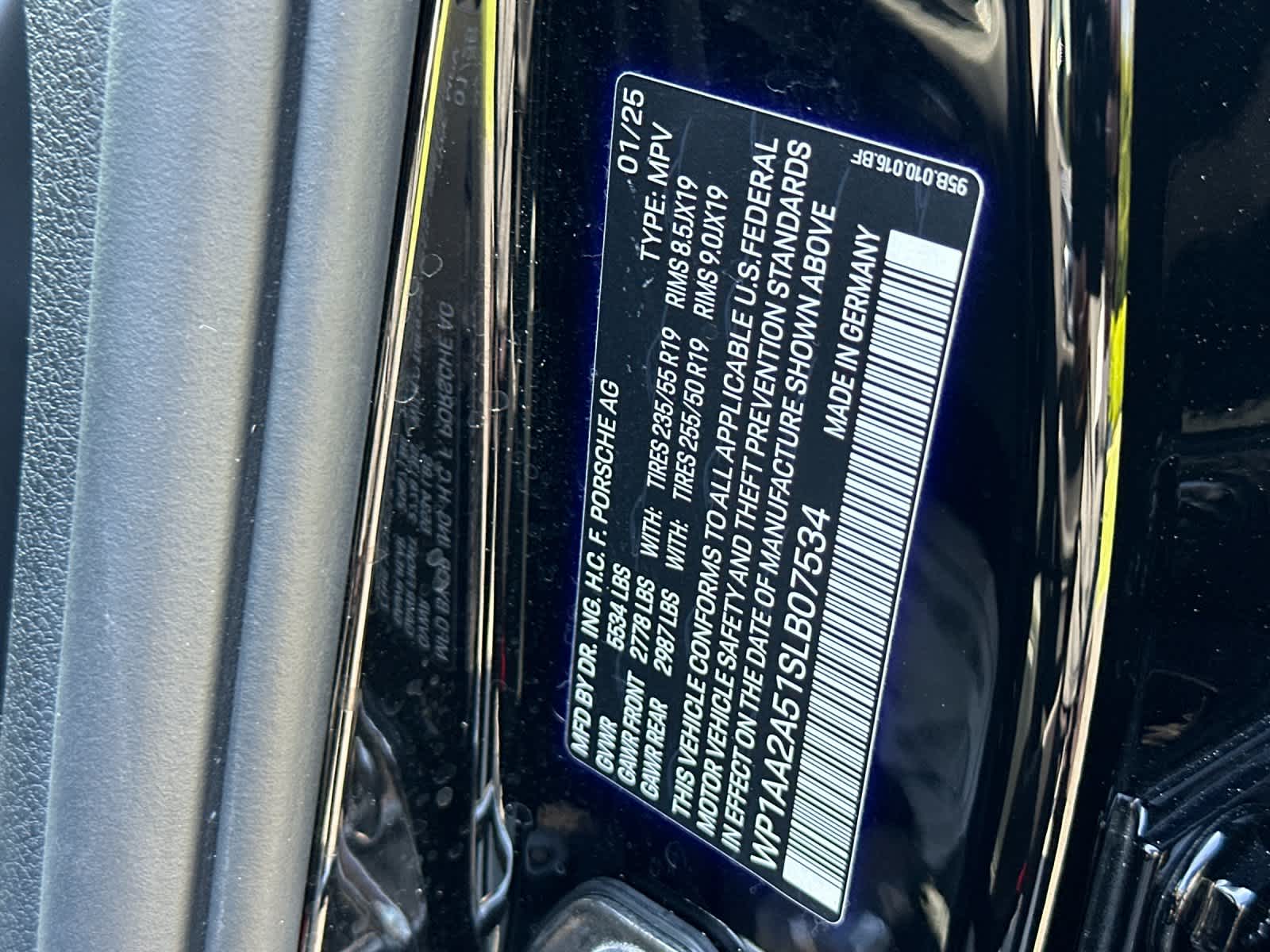 Thumbnail: 2025 Porsche Macan - 32