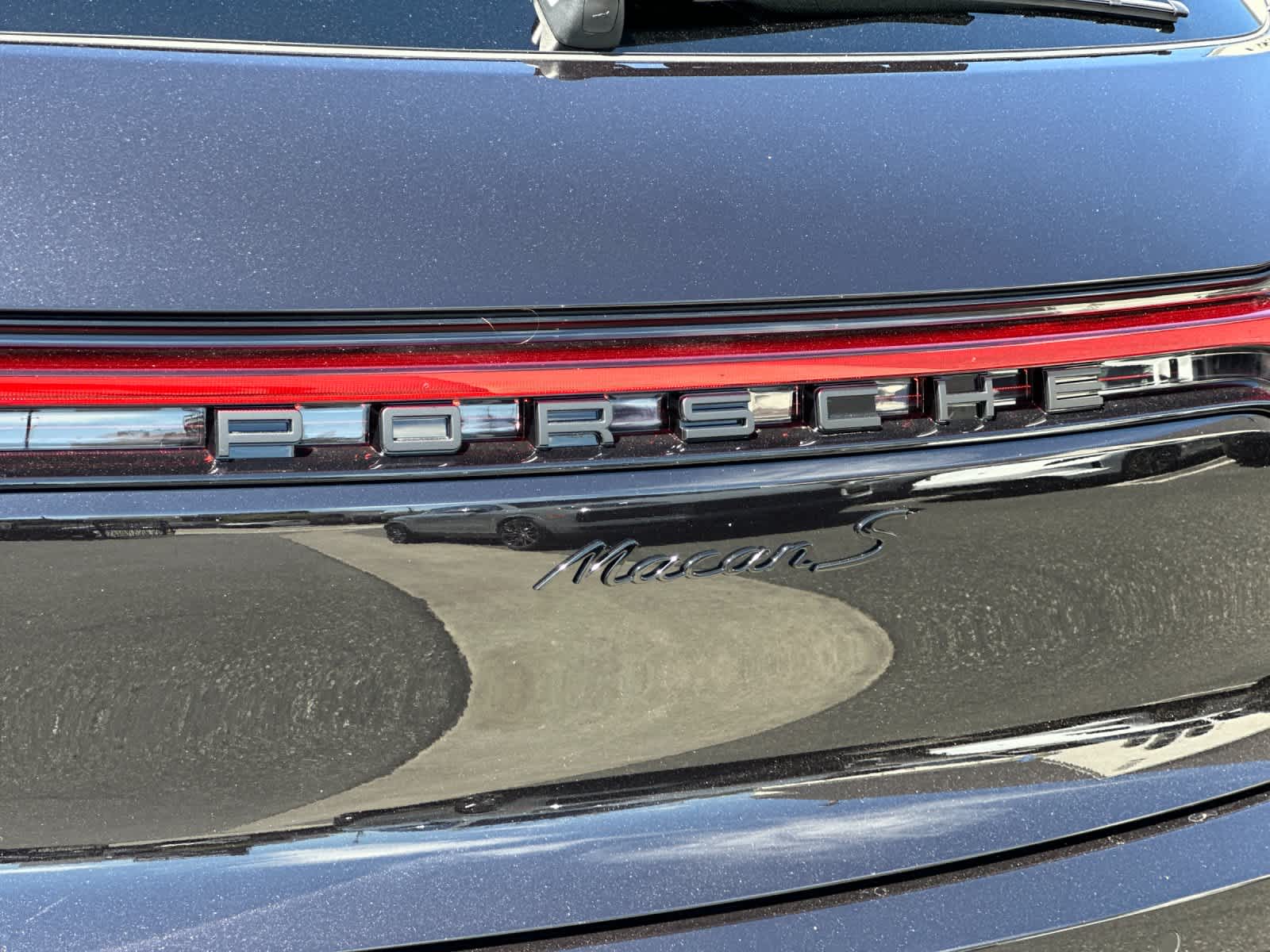 Thumbnail: 2026 Porsche Macan - 32