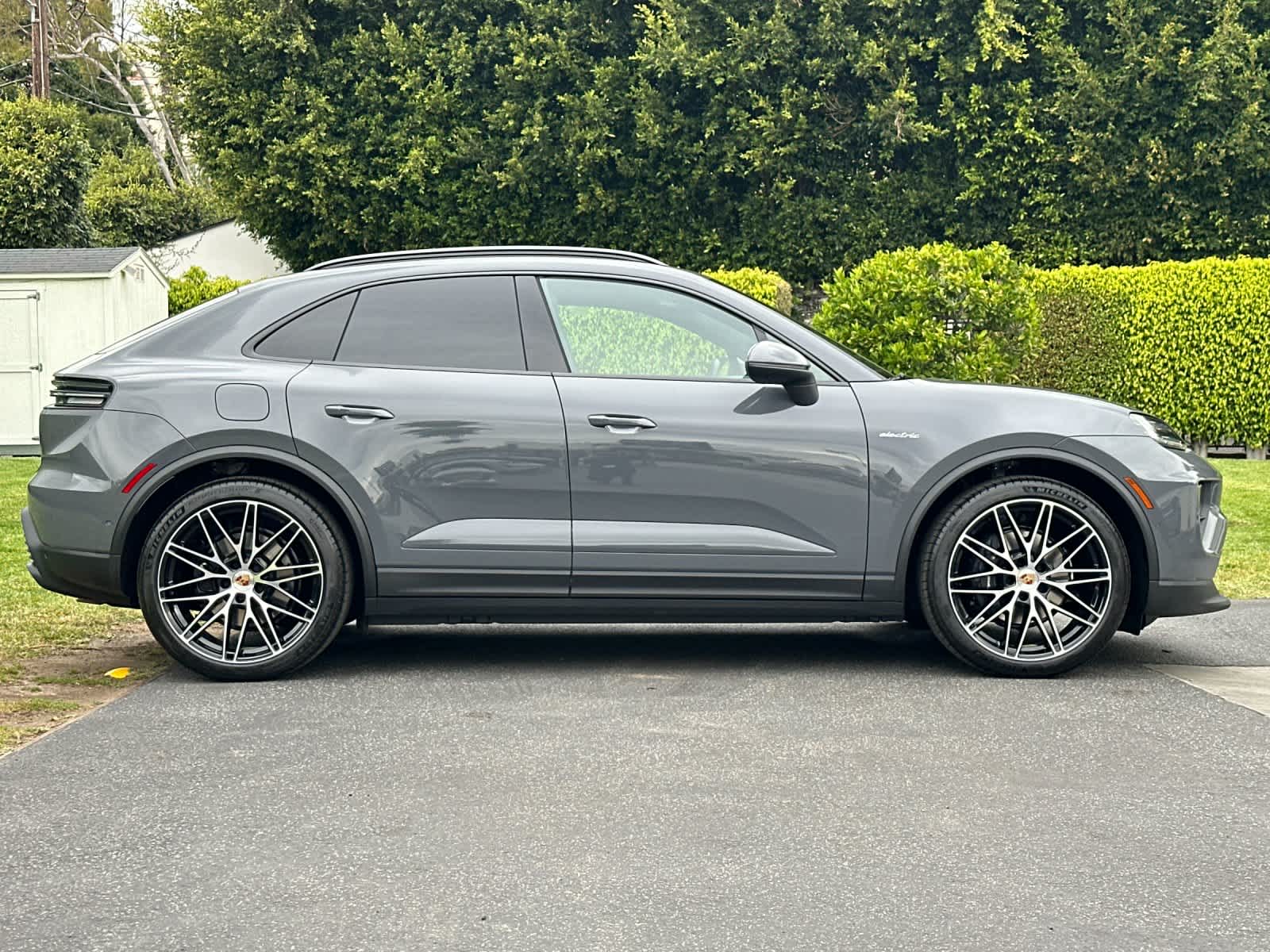 Thumbnail: 2026 Porsche Macan - 9