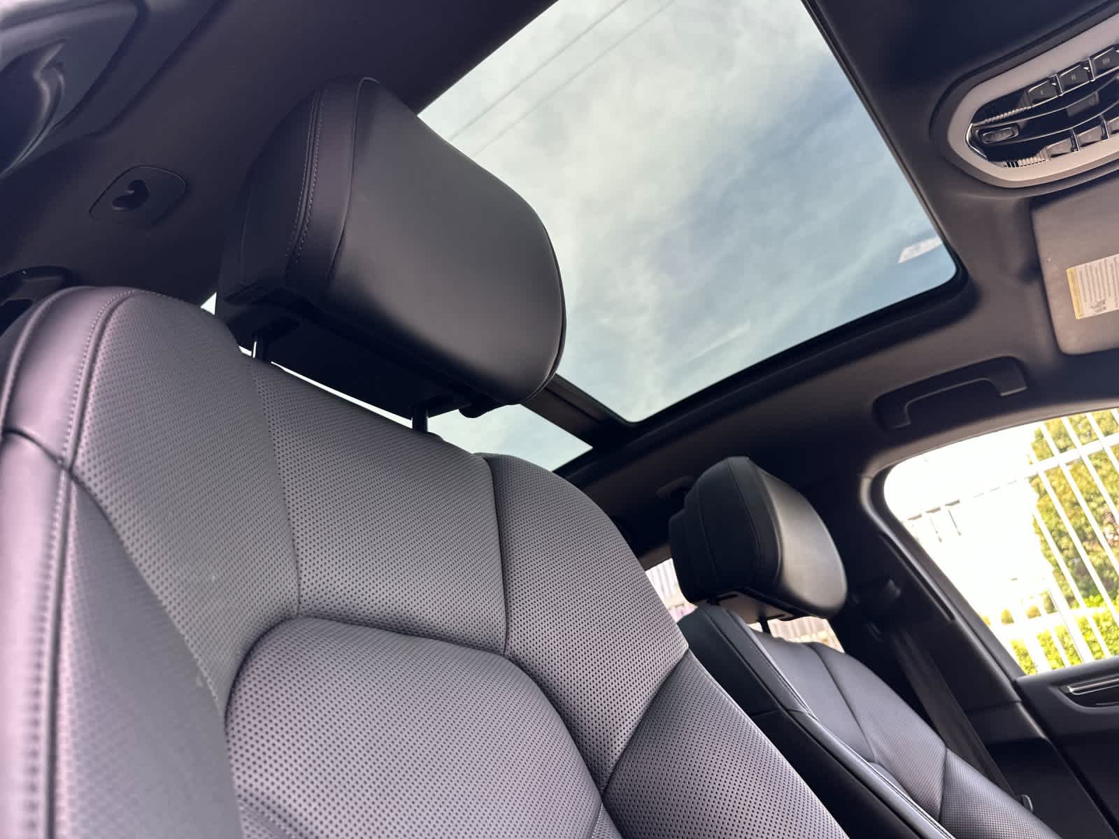 Thumbnail: 2025 Porsche Macan - 18