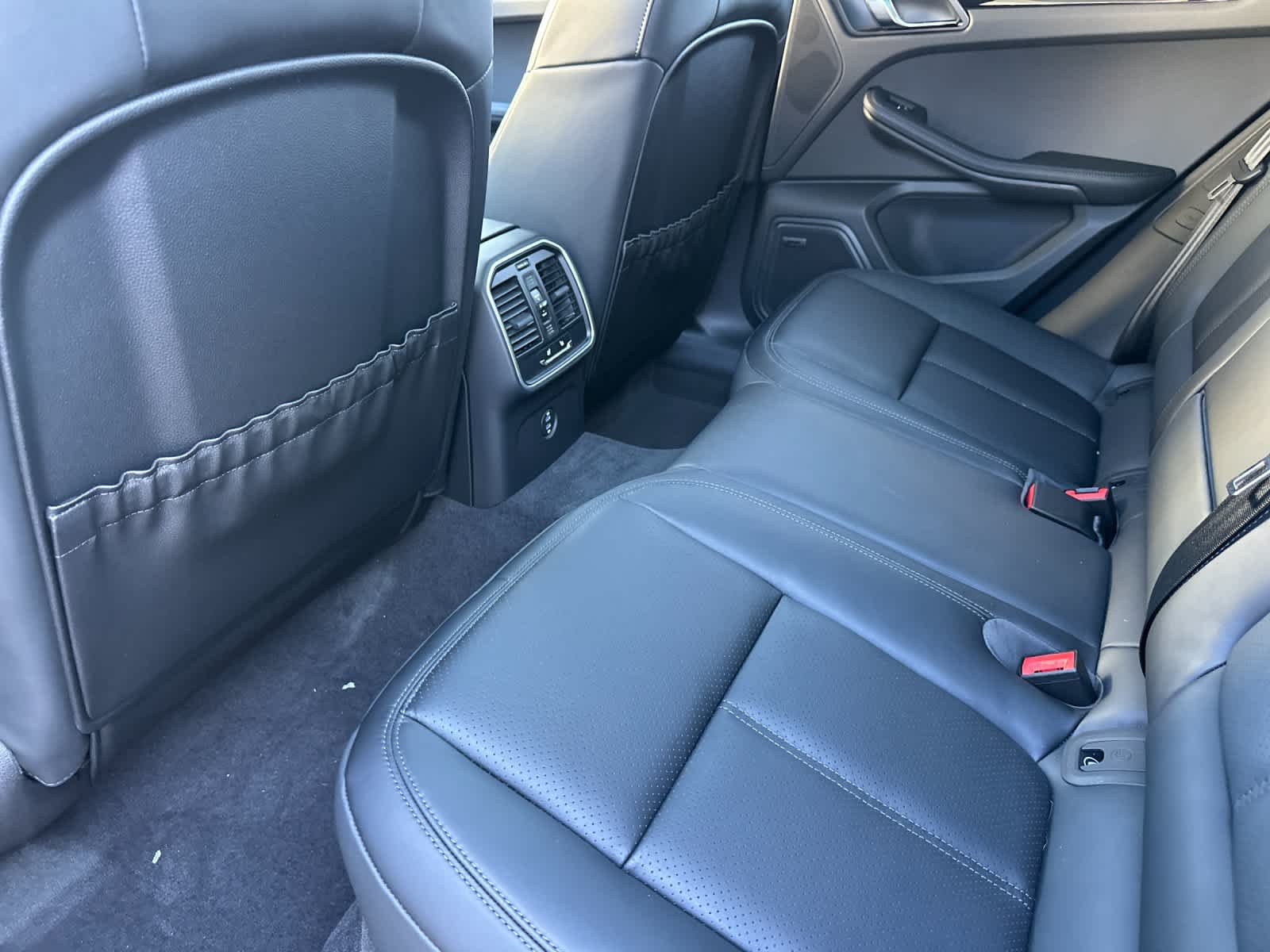 Thumbnail: 2026 Porsche Macan - 13