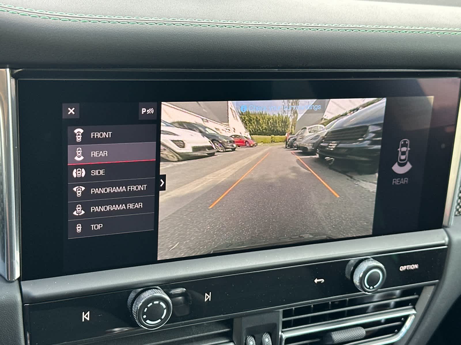 Thumbnail: 2026 Porsche Macan - 23