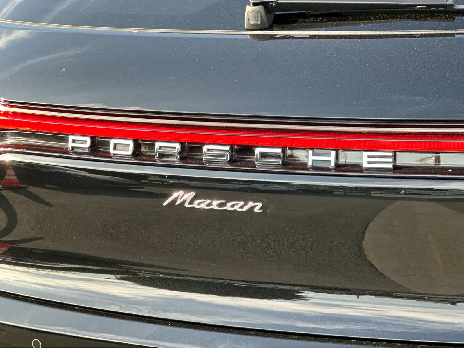 Thumbnail: 2025 Porsche Macan - 32