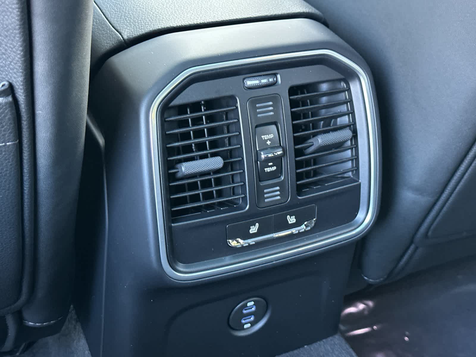 Thumbnail: 2026 Porsche Macan - 14