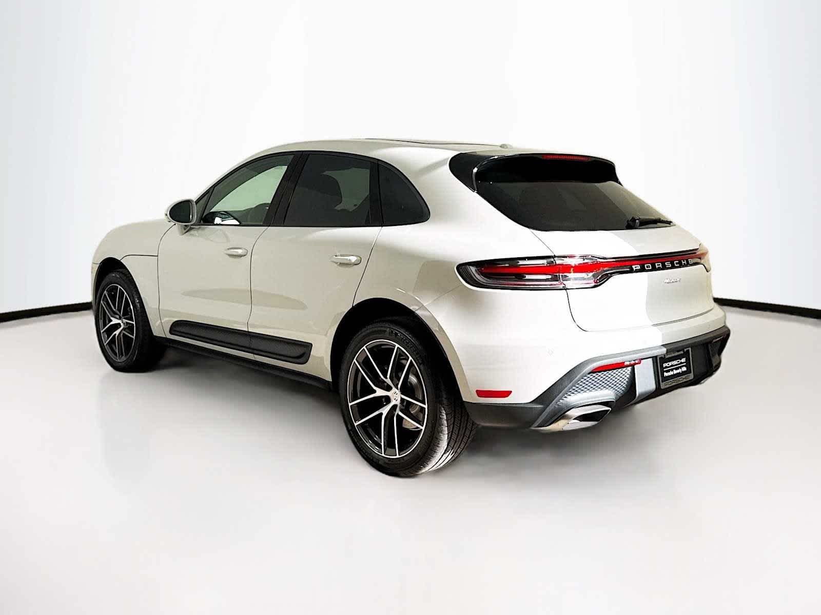 Thumbnail: 2026 Porsche Macan - 3