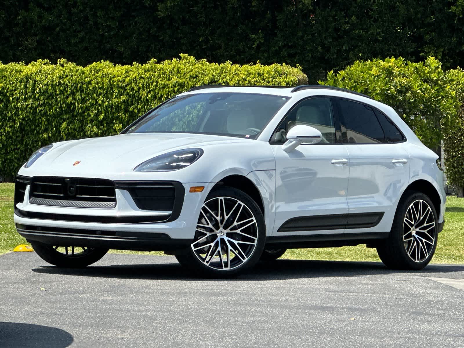 Thumbnail: 2026 Porsche Macan - 1