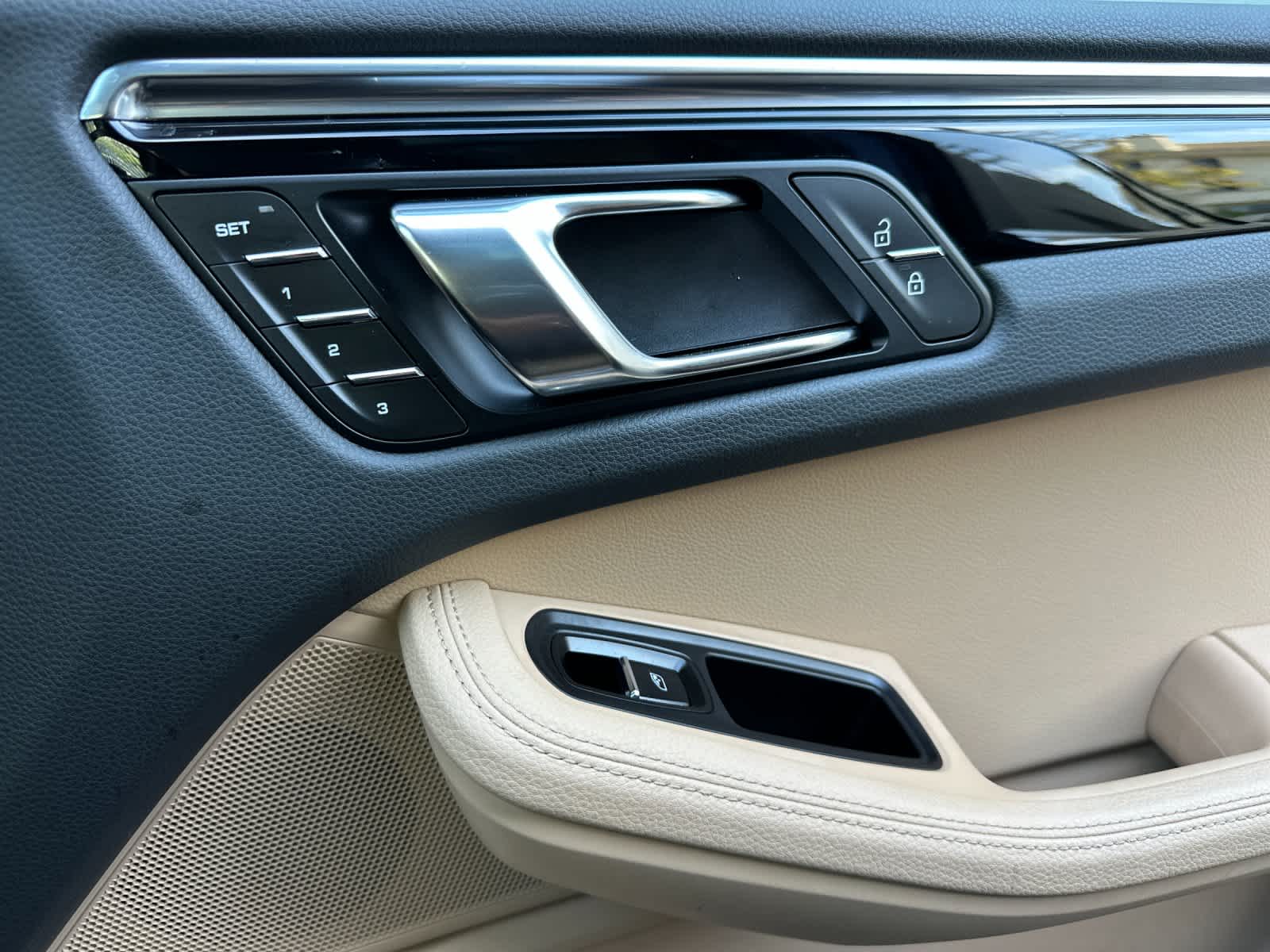 Thumbnail: 2025 Porsche Macan - 19