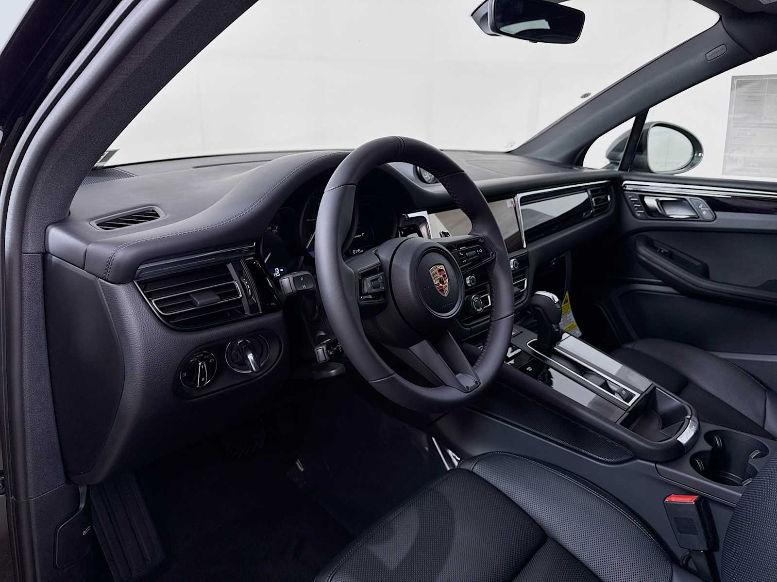 Thumbnail: 2025 Porsche Macan - 4