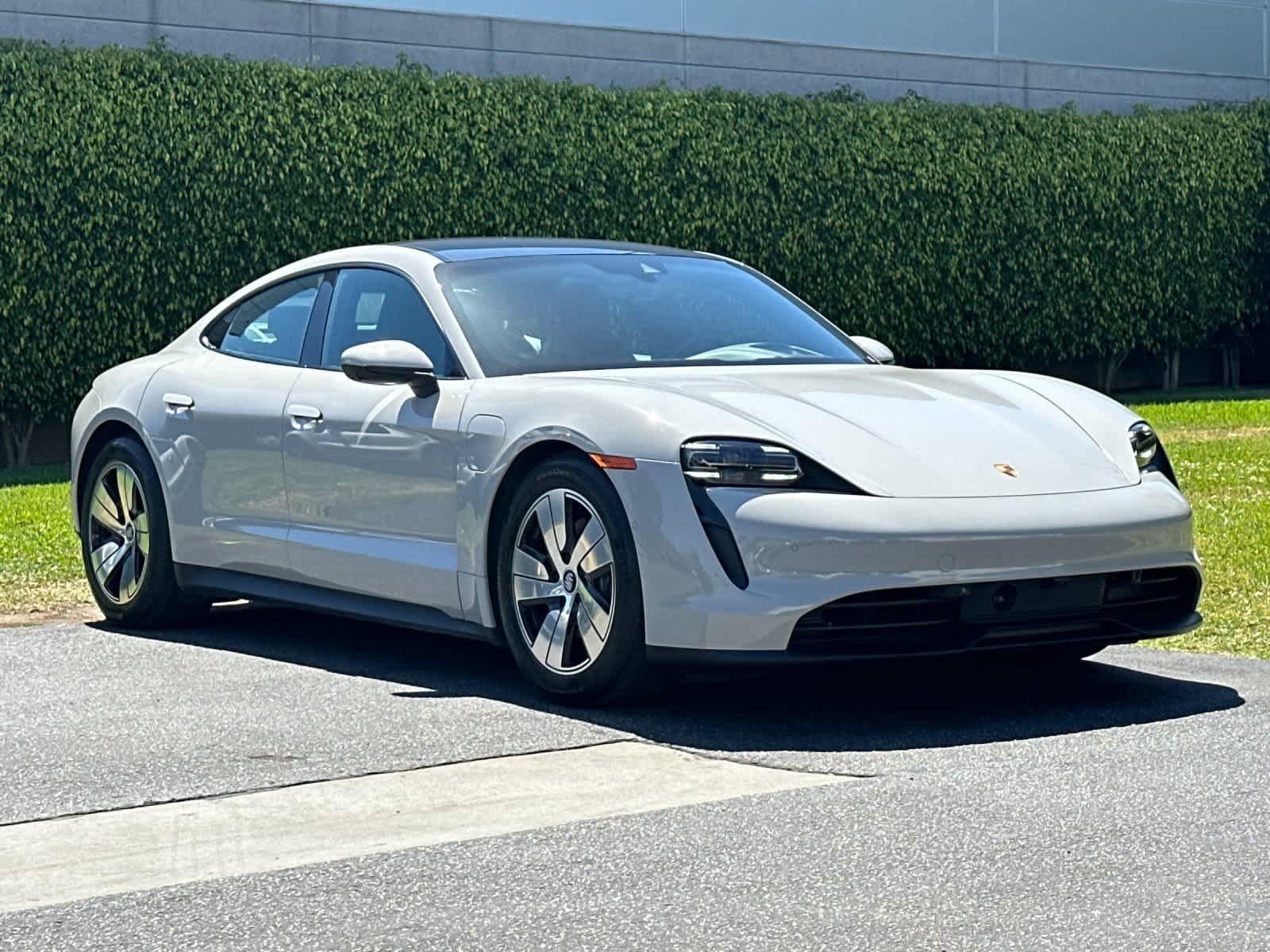 Thumbnail: 2023 Porsche Taycan - 10