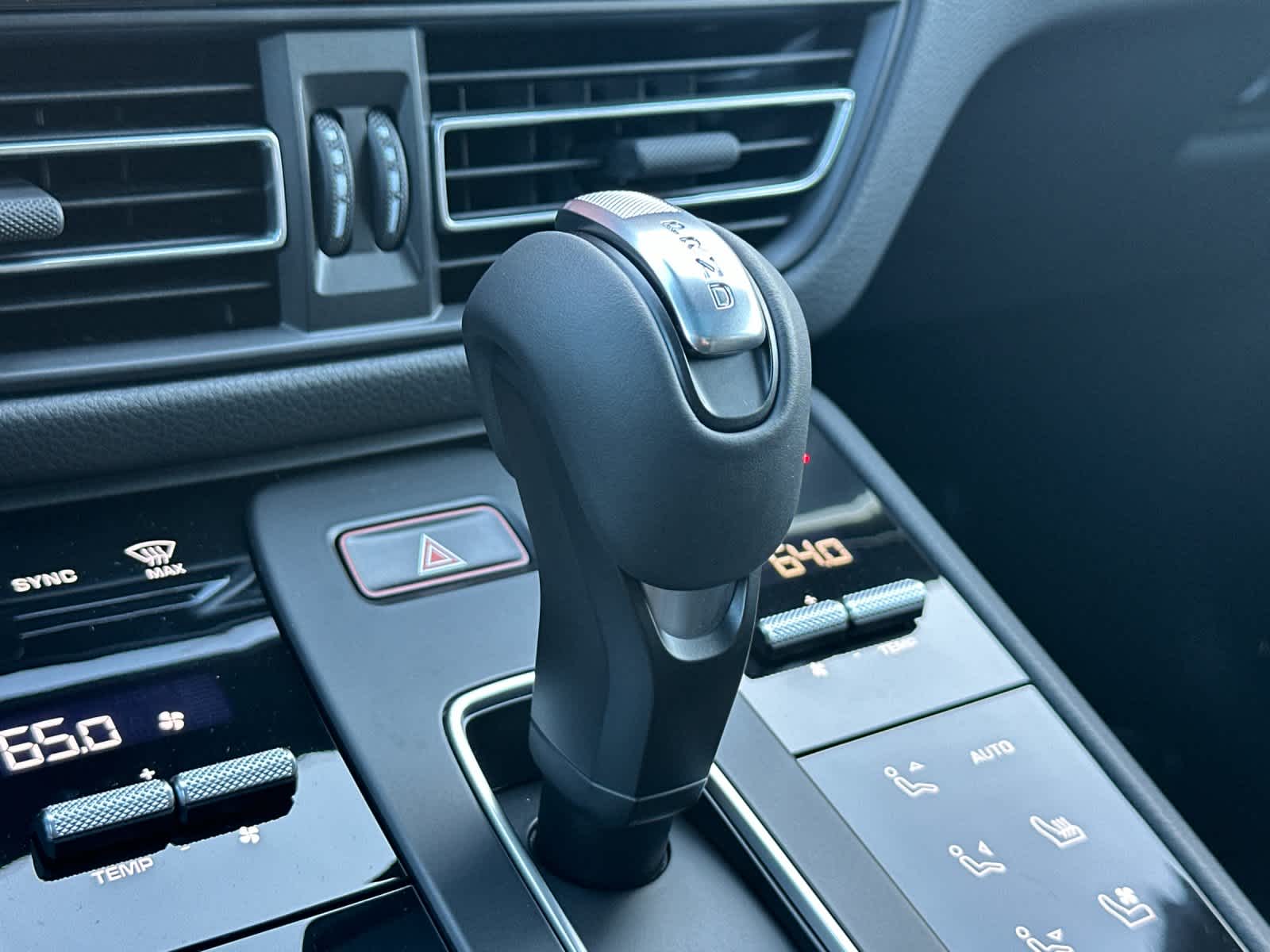 Thumbnail: 2026 Porsche Macan - 25