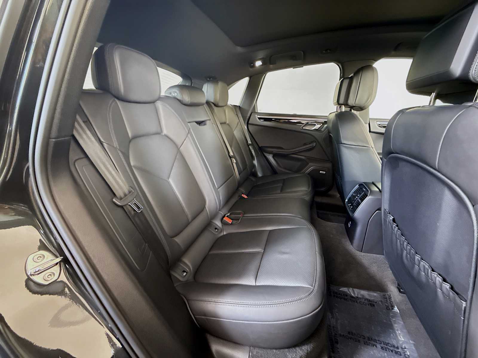 Thumbnail: 2022 Porsche Macan - 21