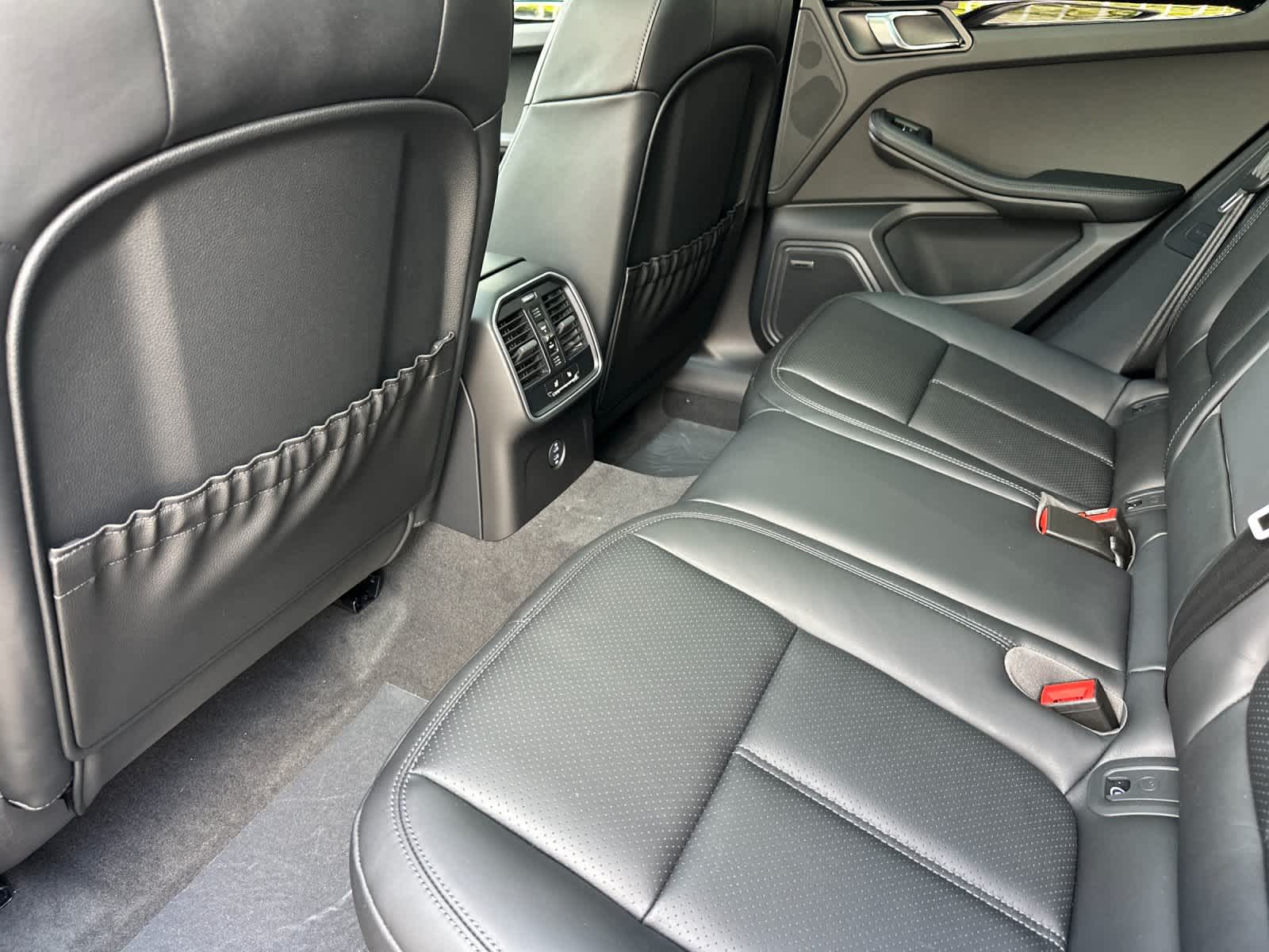 Thumbnail: 2026 Porsche Macan - 13