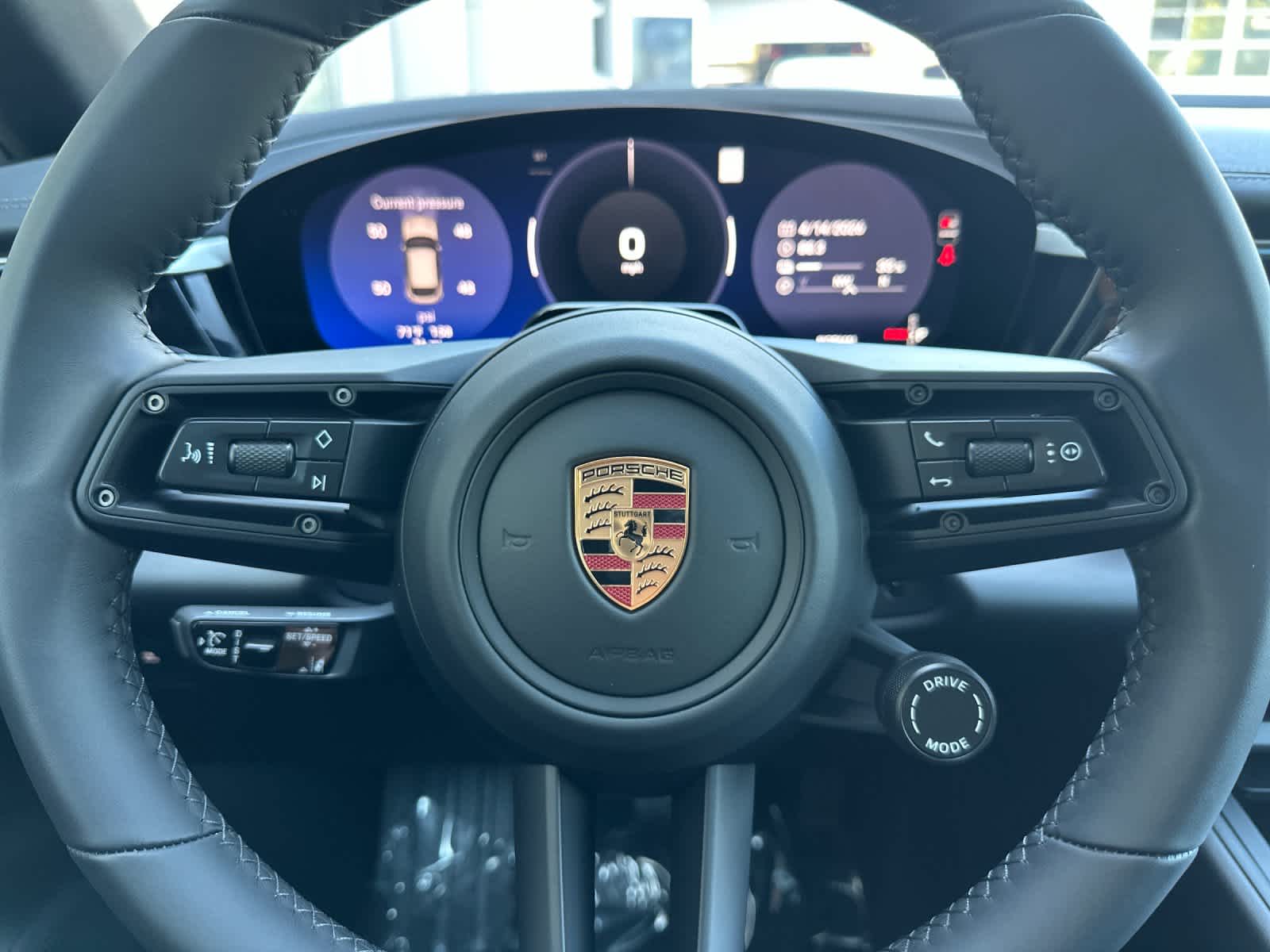 Thumbnail: 2026 Porsche Macan - 27