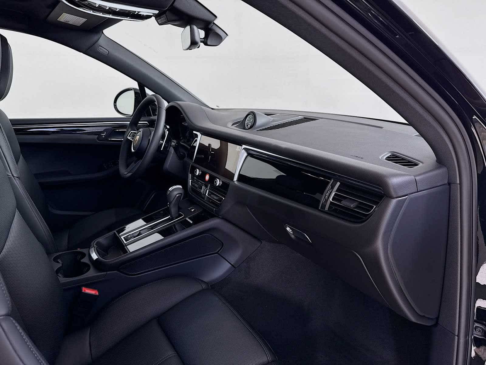 Thumbnail: 2026 Porsche Macan - 22