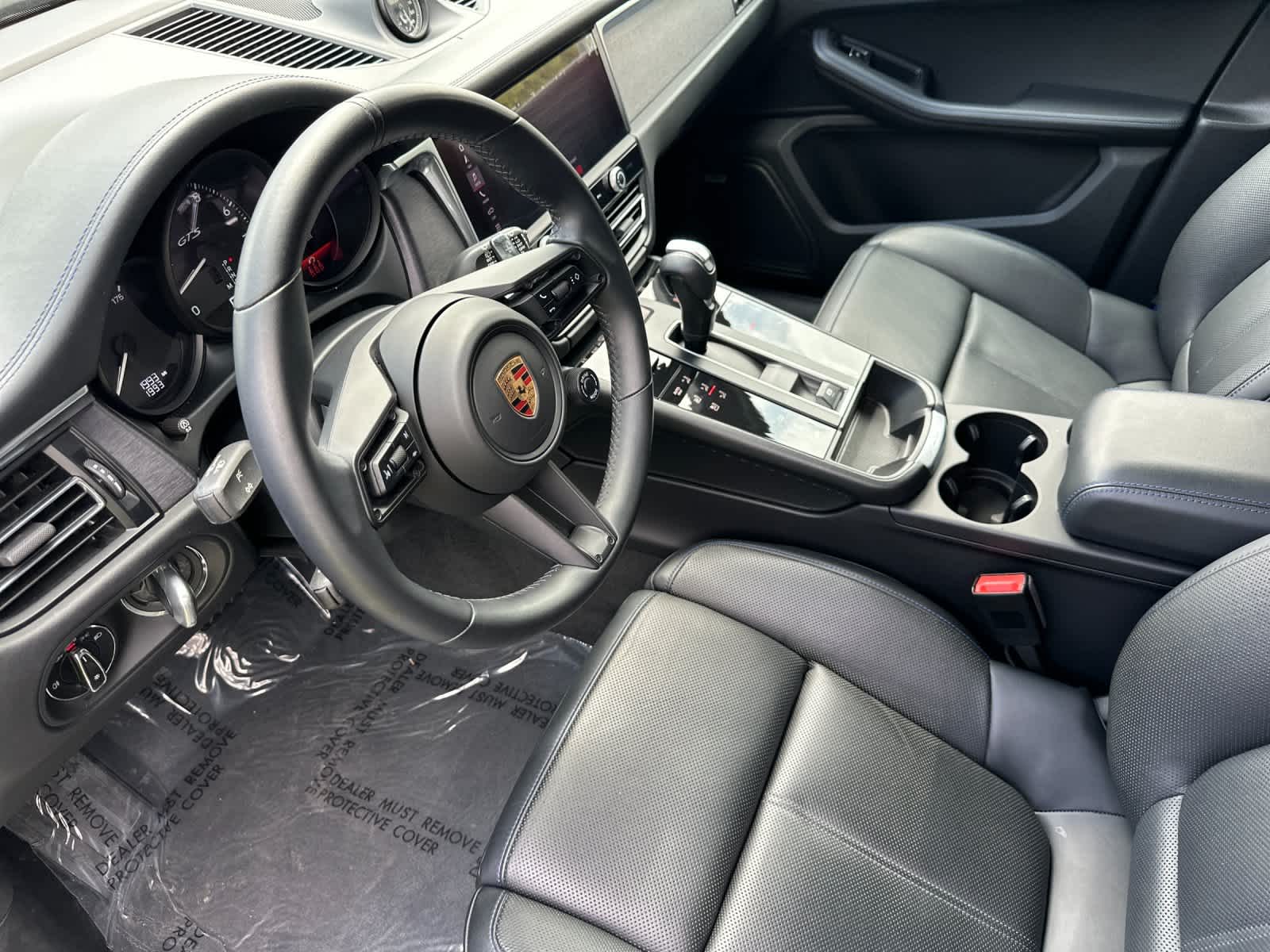Thumbnail: 2023 Porsche Macan - 4