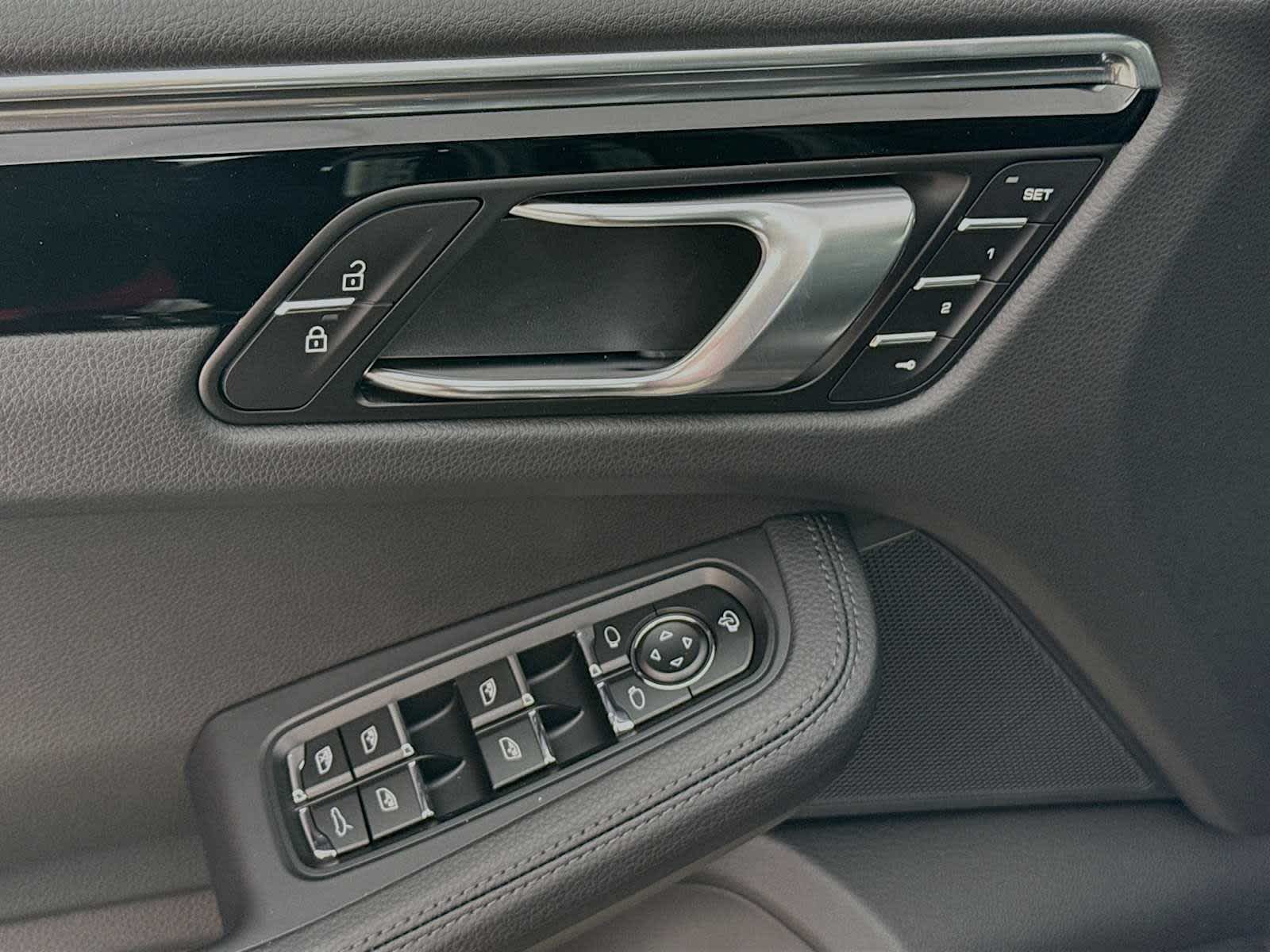 Thumbnail: 2026 Porsche Macan - 14