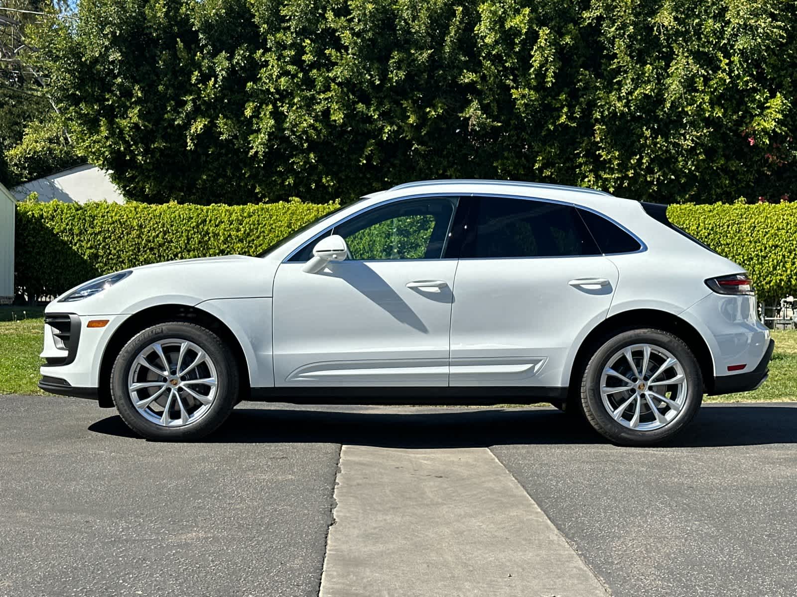 Thumbnail: 2026 Porsche Macan - 2