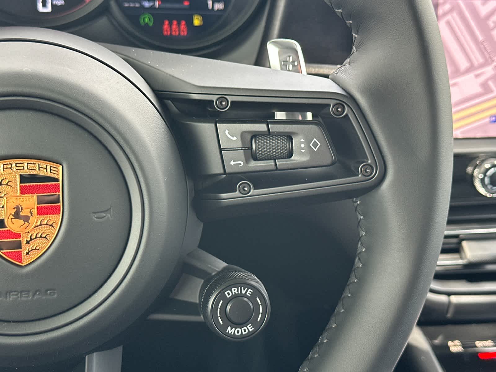 Thumbnail: 2026 Porsche Macan - 27