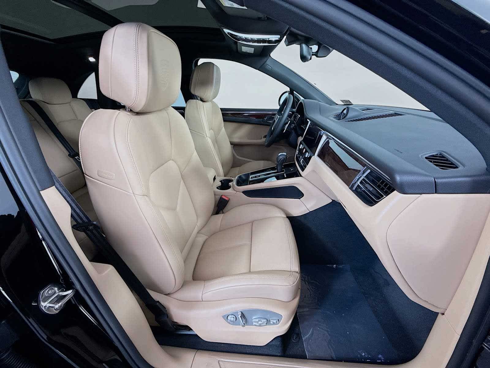 Thumbnail: 2026 Porsche Macan - 21