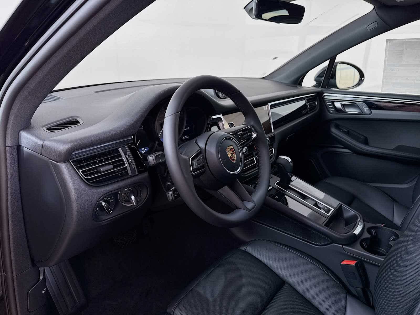 Thumbnail: 2026 Porsche Macan - 4