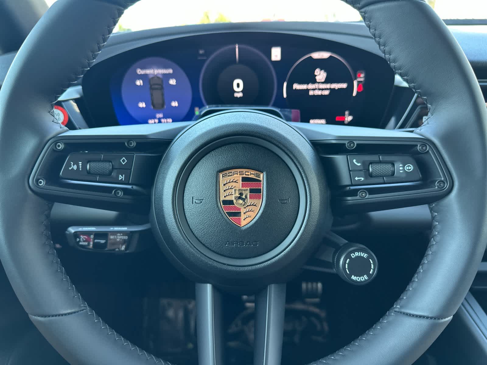 Thumbnail: 2026 Porsche Macan - 27