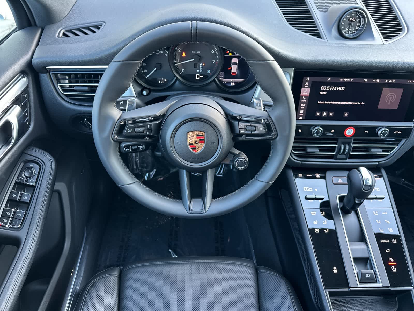 Thumbnail: 2026 Porsche Macan - 15