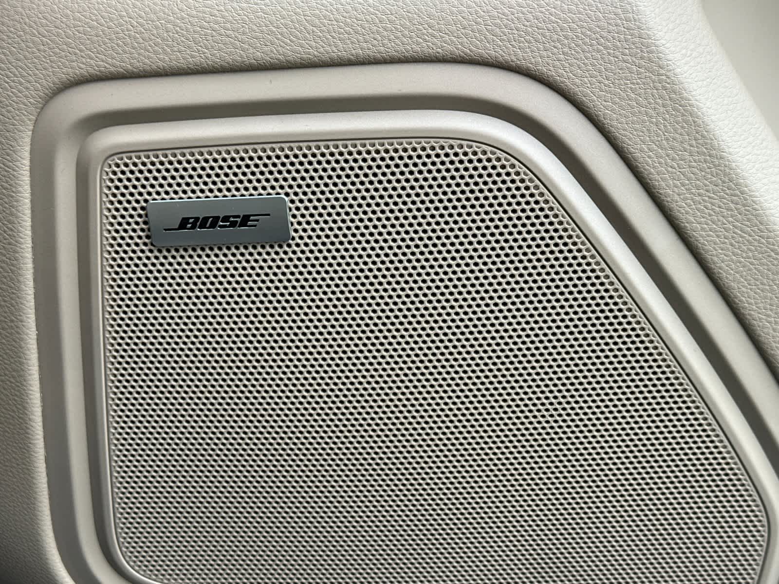 Thumbnail: 2026 Porsche Macan - 20