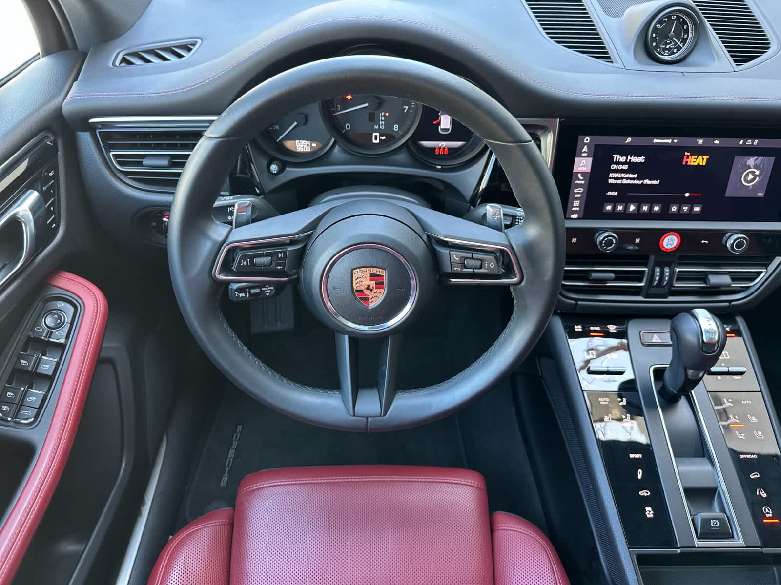 Thumbnail: 2025 Porsche Macan - 15