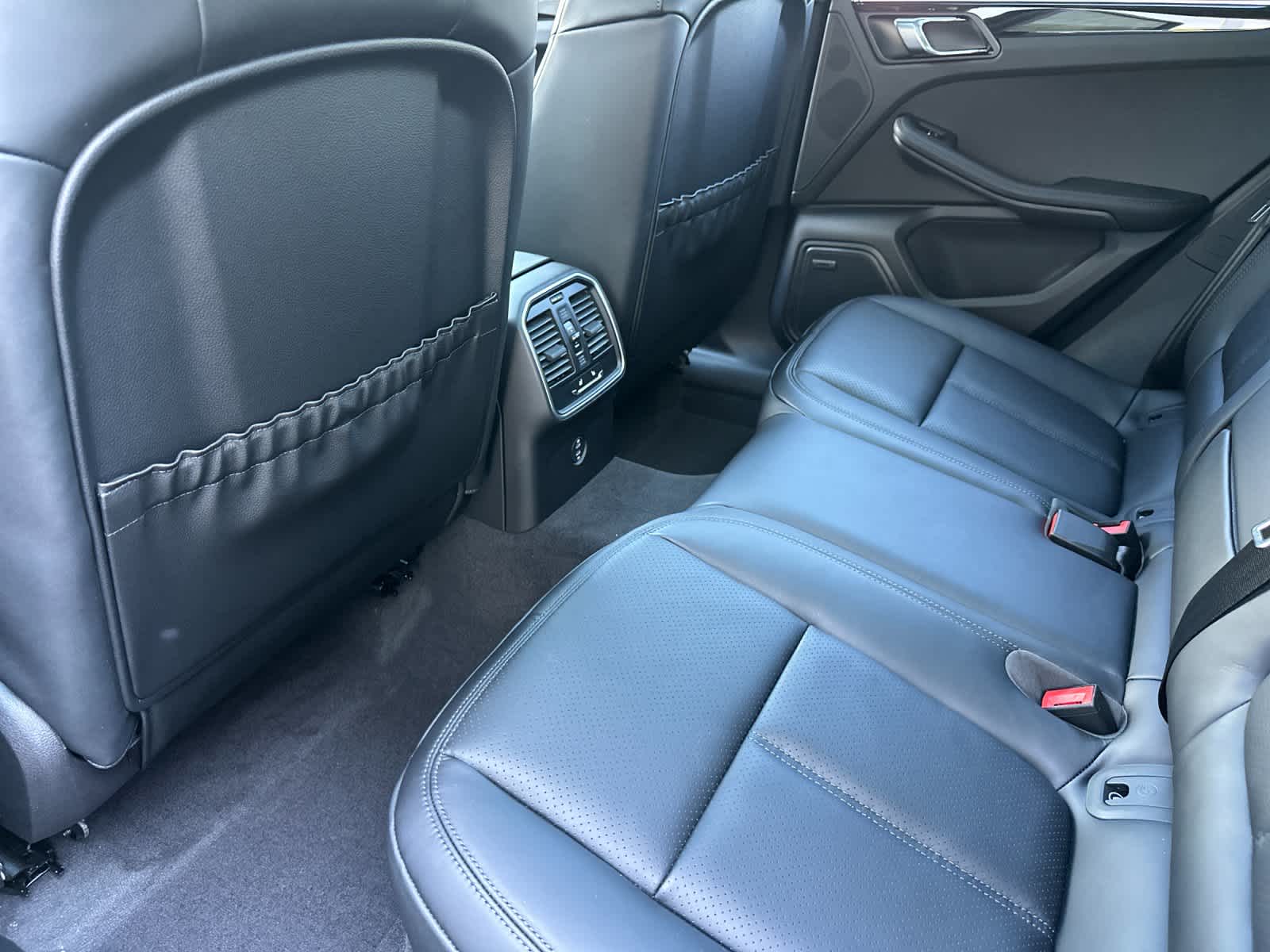 Thumbnail: 2026 Porsche Macan - 13