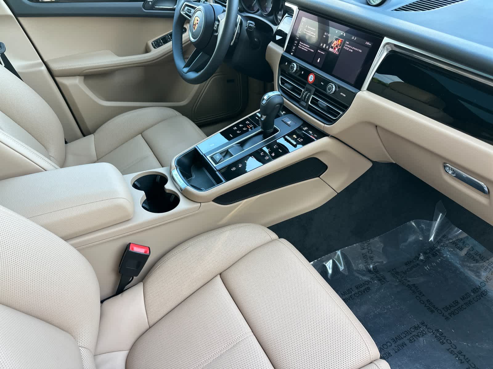 Thumbnail: 2026 Porsche Macan - 17