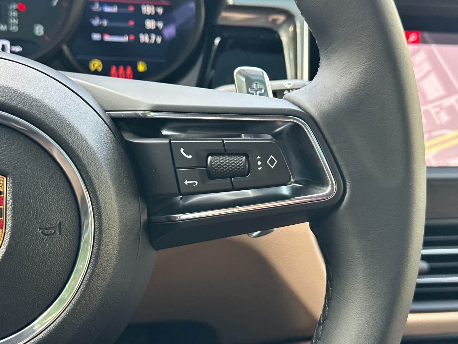 Thumbnail: 2026 Porsche Macan - 27