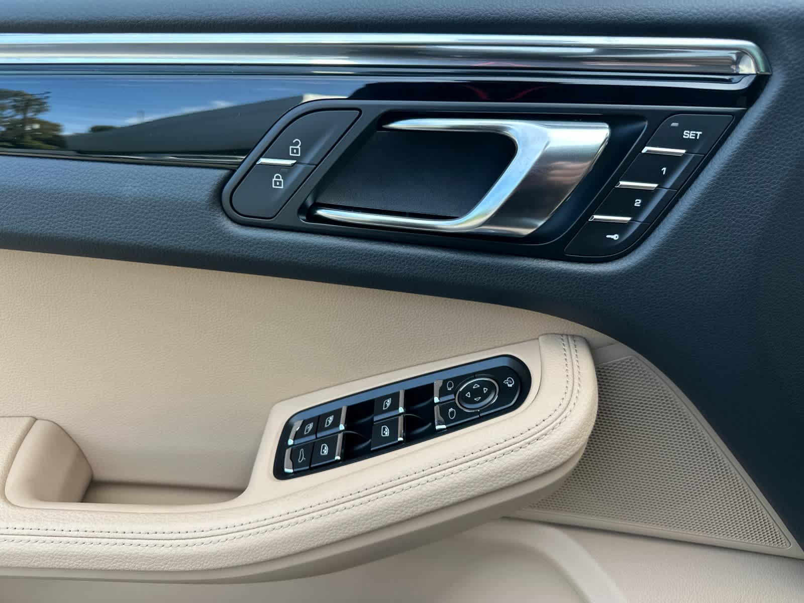 Thumbnail: 2026 Porsche Macan - 12