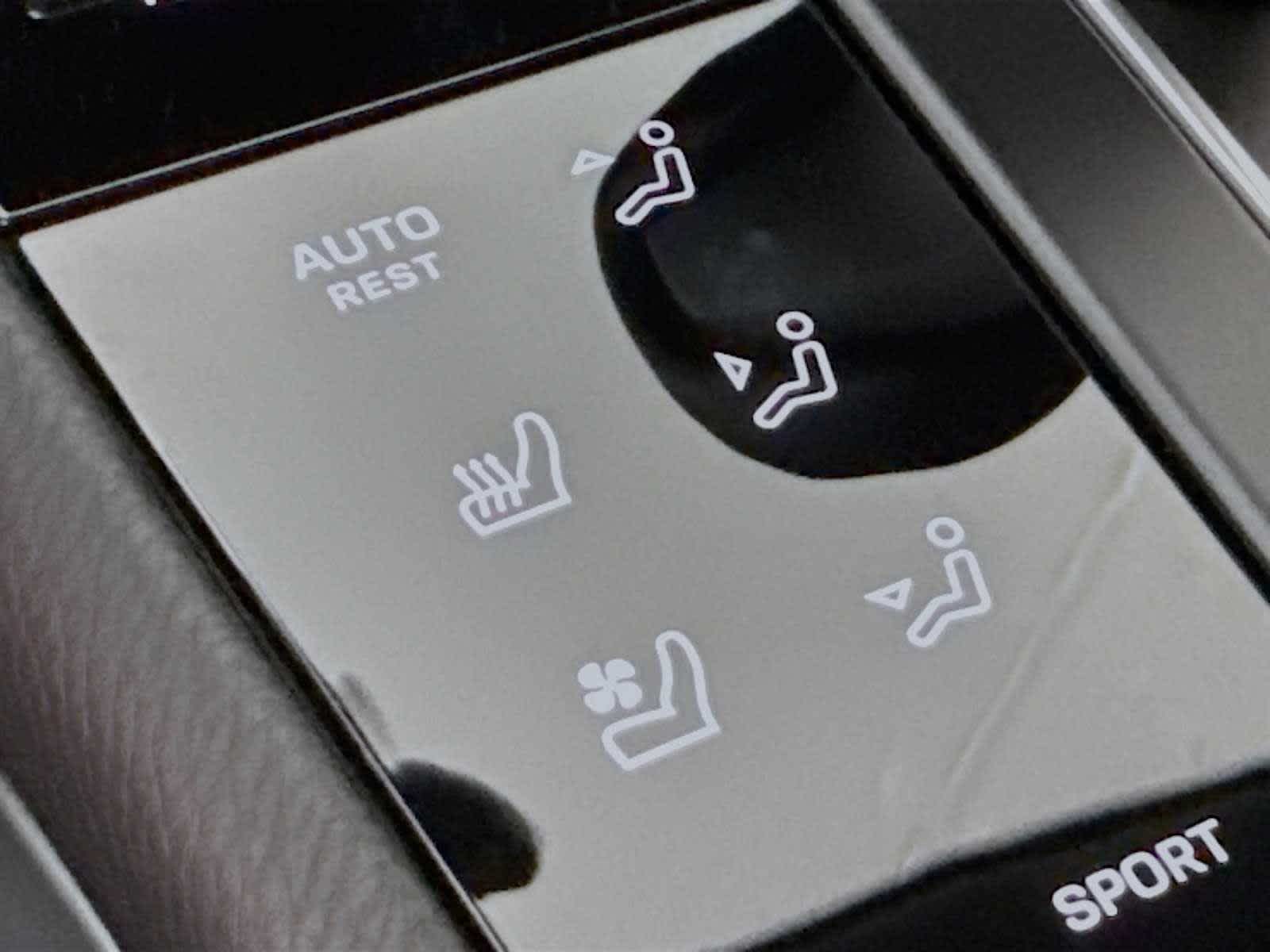 Thumbnail: 2026 Porsche Macan - 16