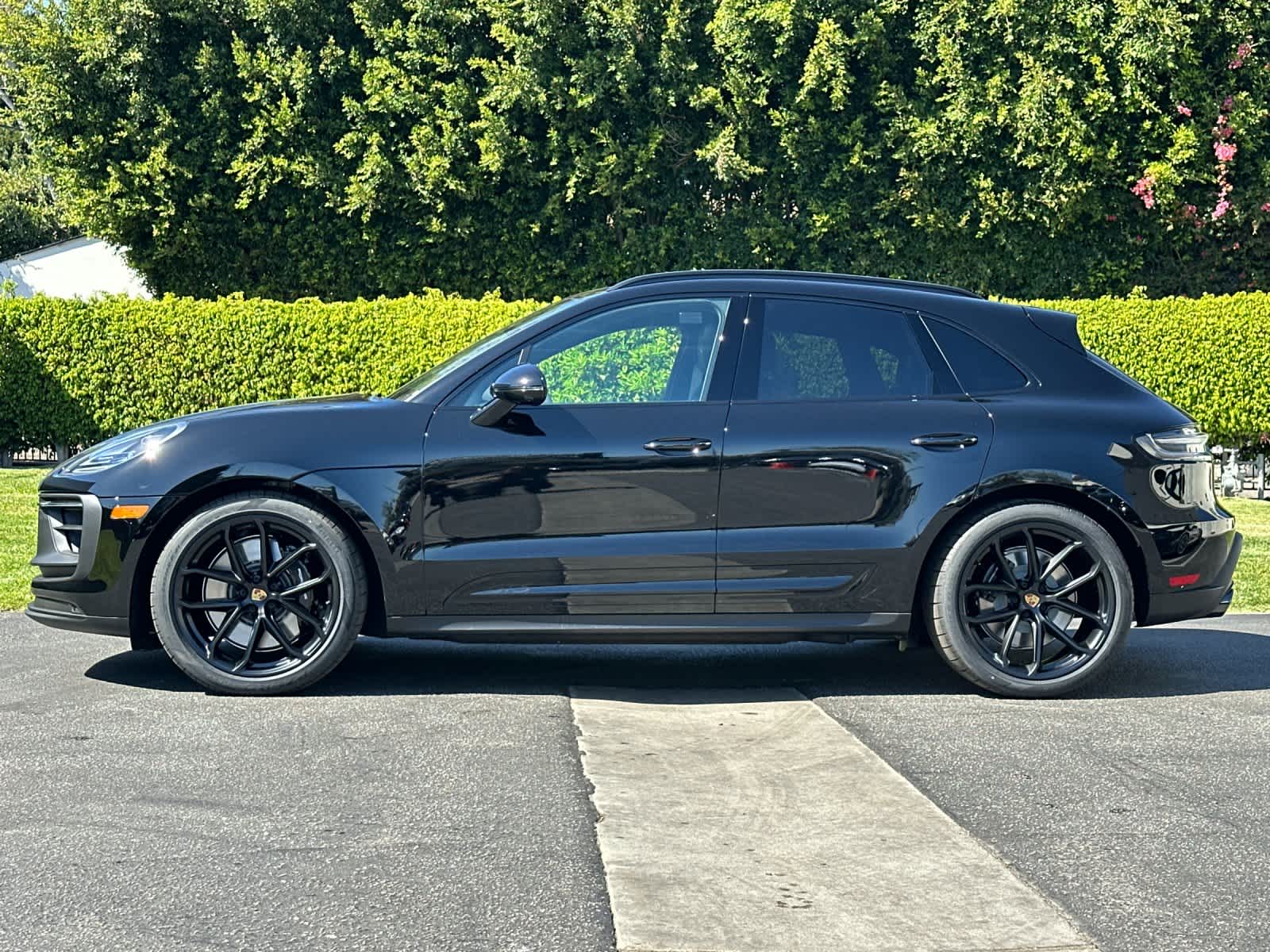 Thumbnail: 2026 Porsche Macan - 2