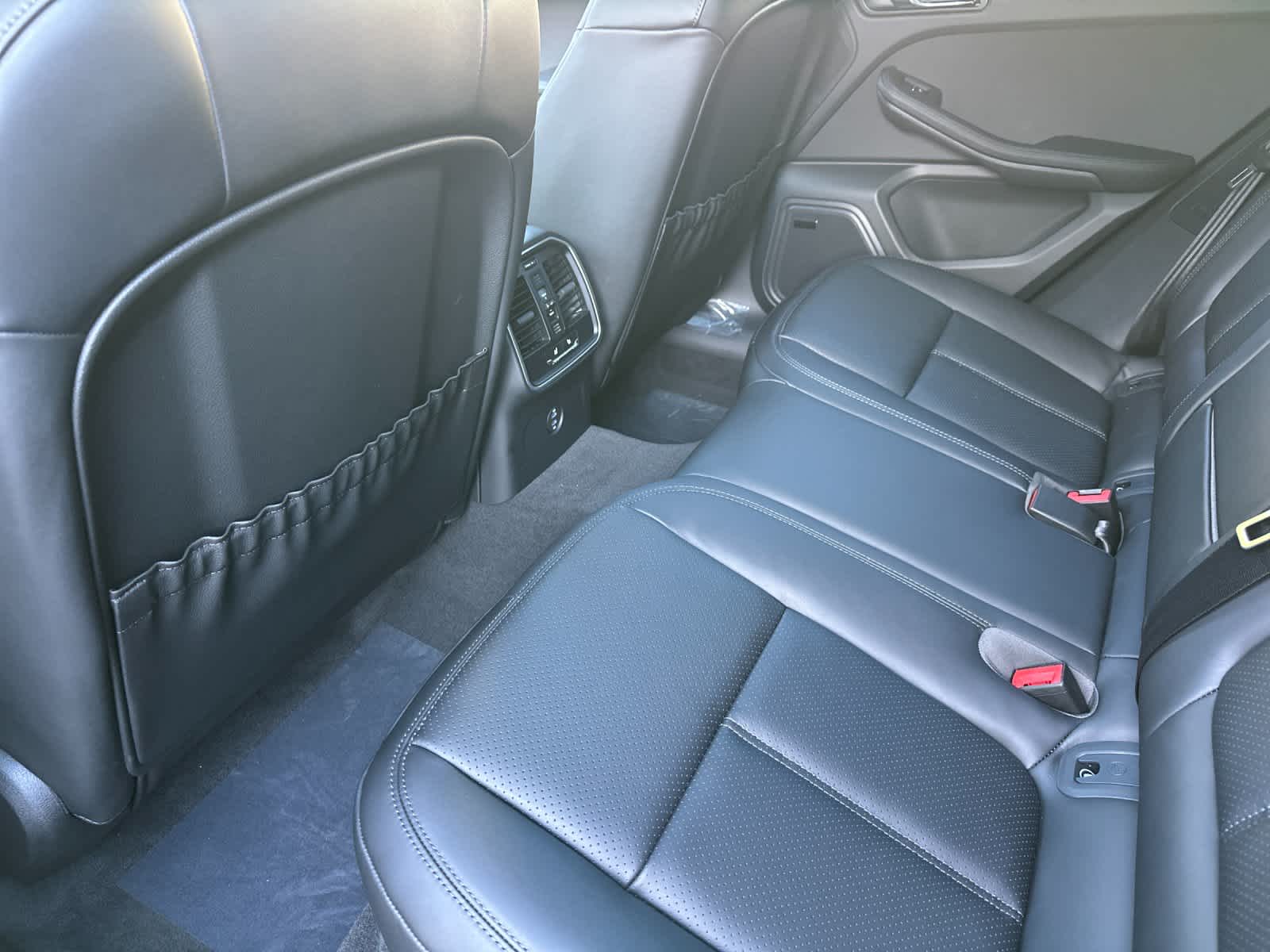 Thumbnail: 2025 Porsche Macan - 13