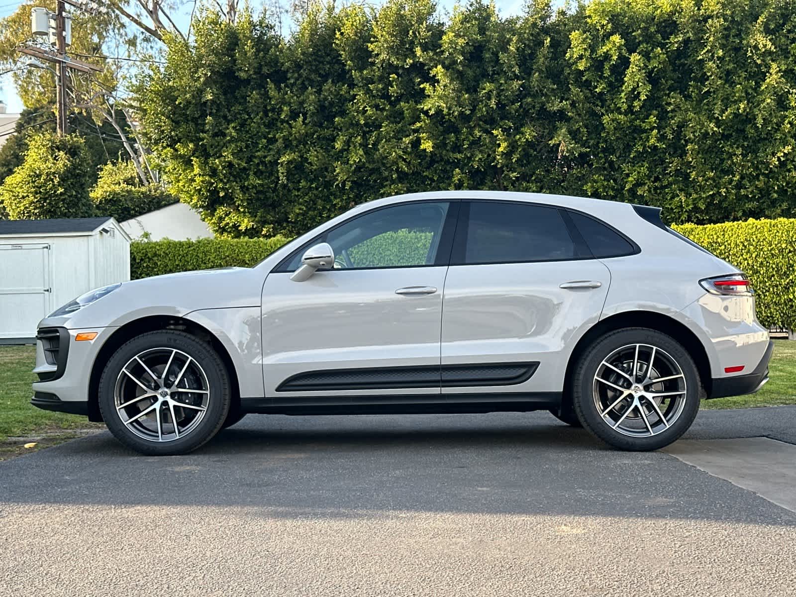 Thumbnail: 2026 Porsche Macan - 2
