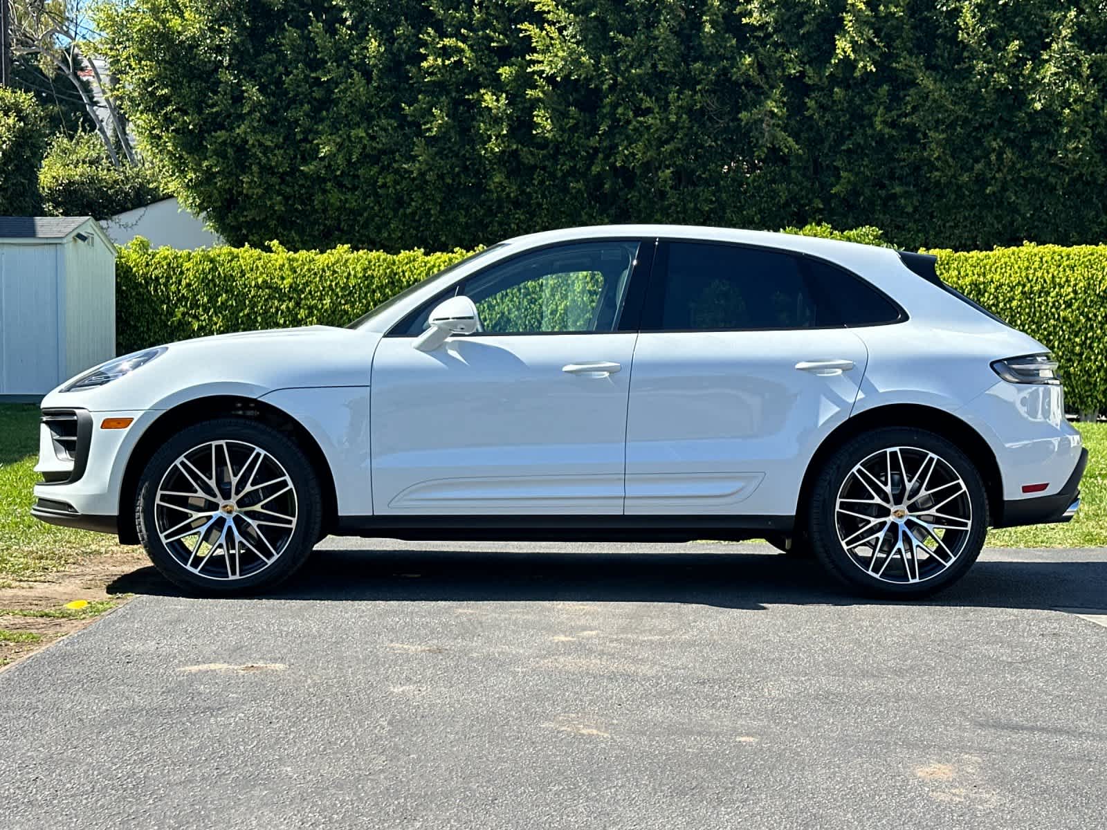 Thumbnail: 2026 Porsche Macan - 2