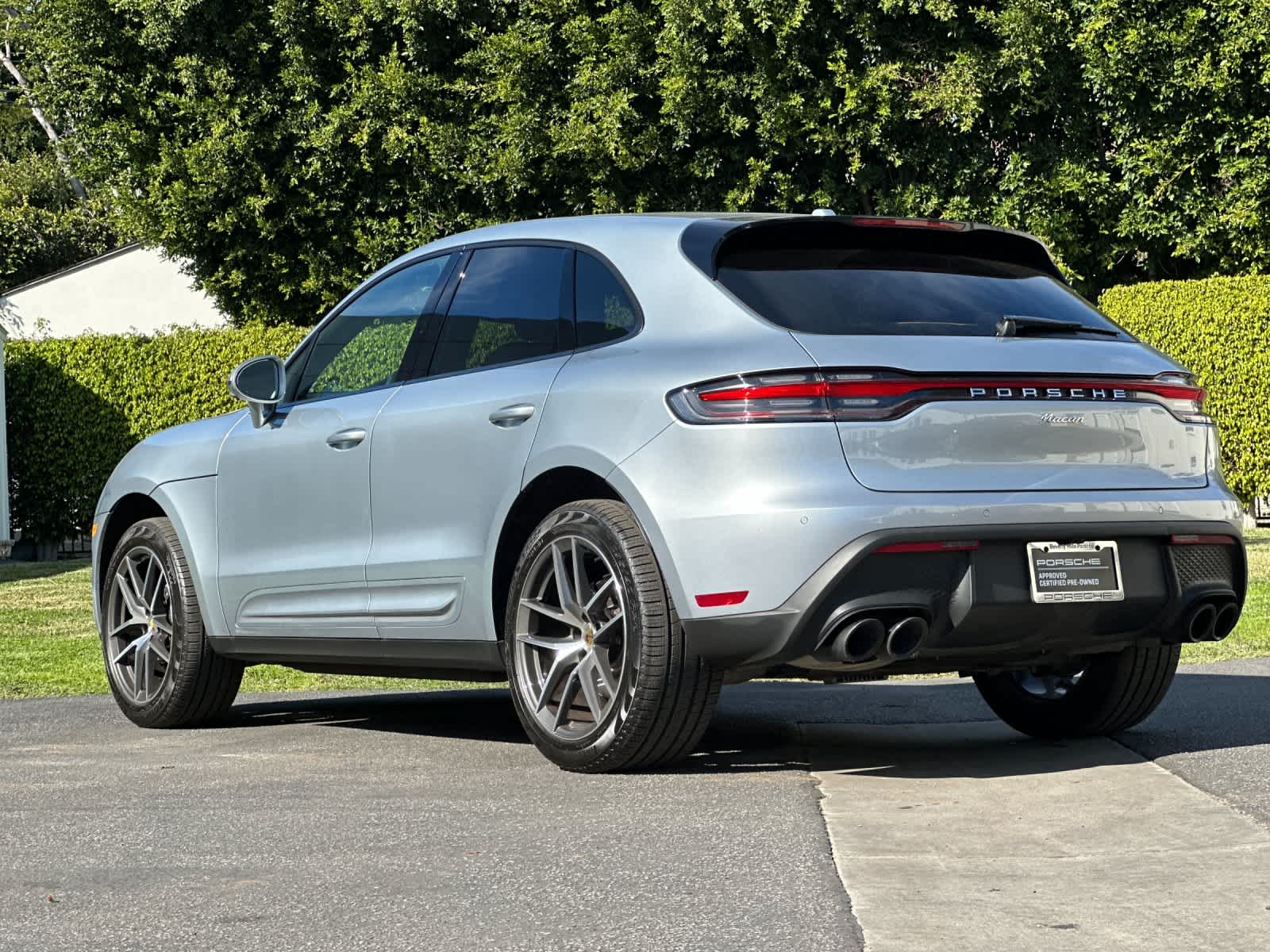 Thumbnail: 2025 Porsche Macan - 3