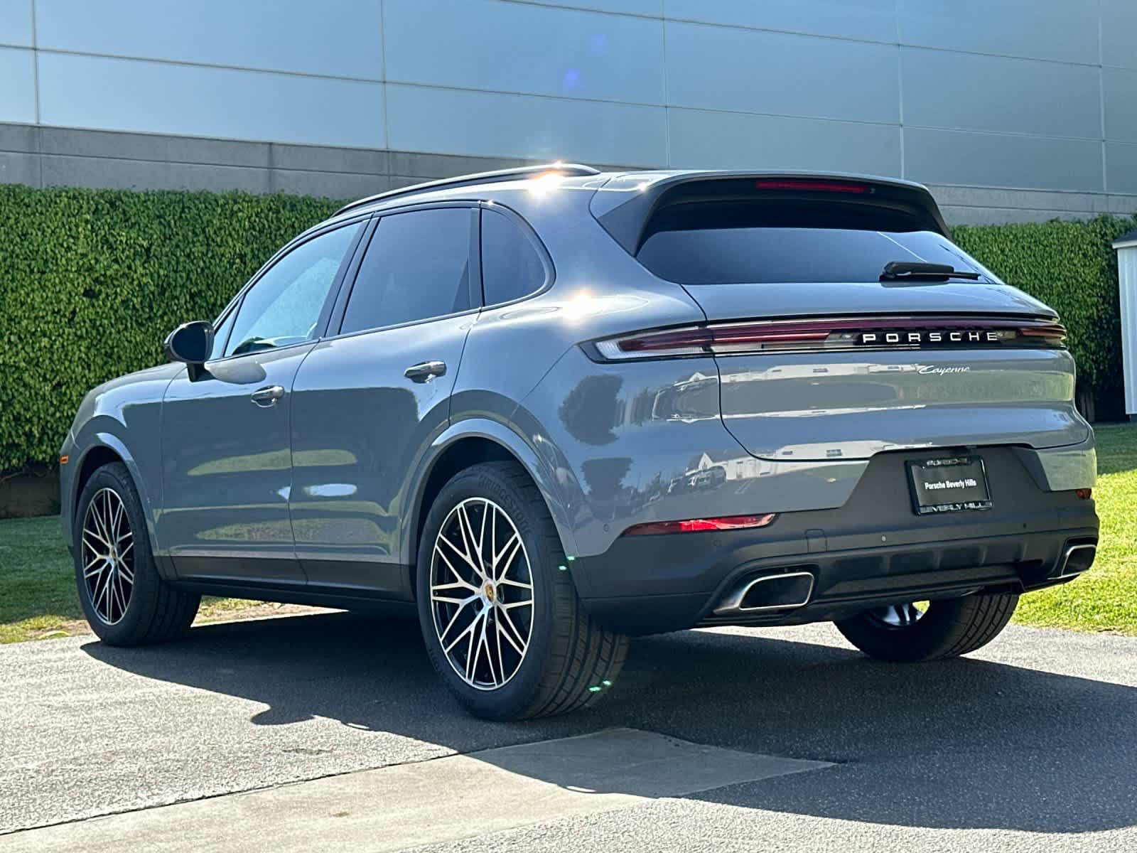 Thumbnail: 2026 Porsche Cayenne - 3