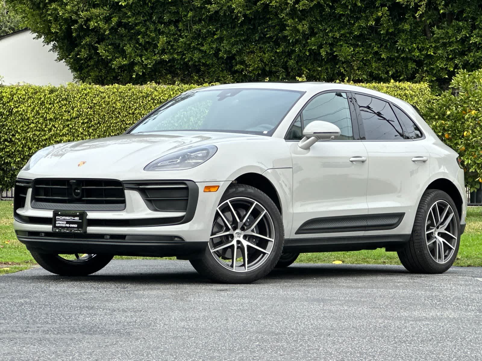 Thumbnail: 2025 Porsche Macan - 1