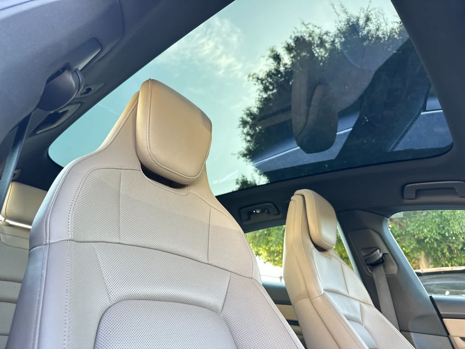 Thumbnail: 2022 Porsche Taycan - 17