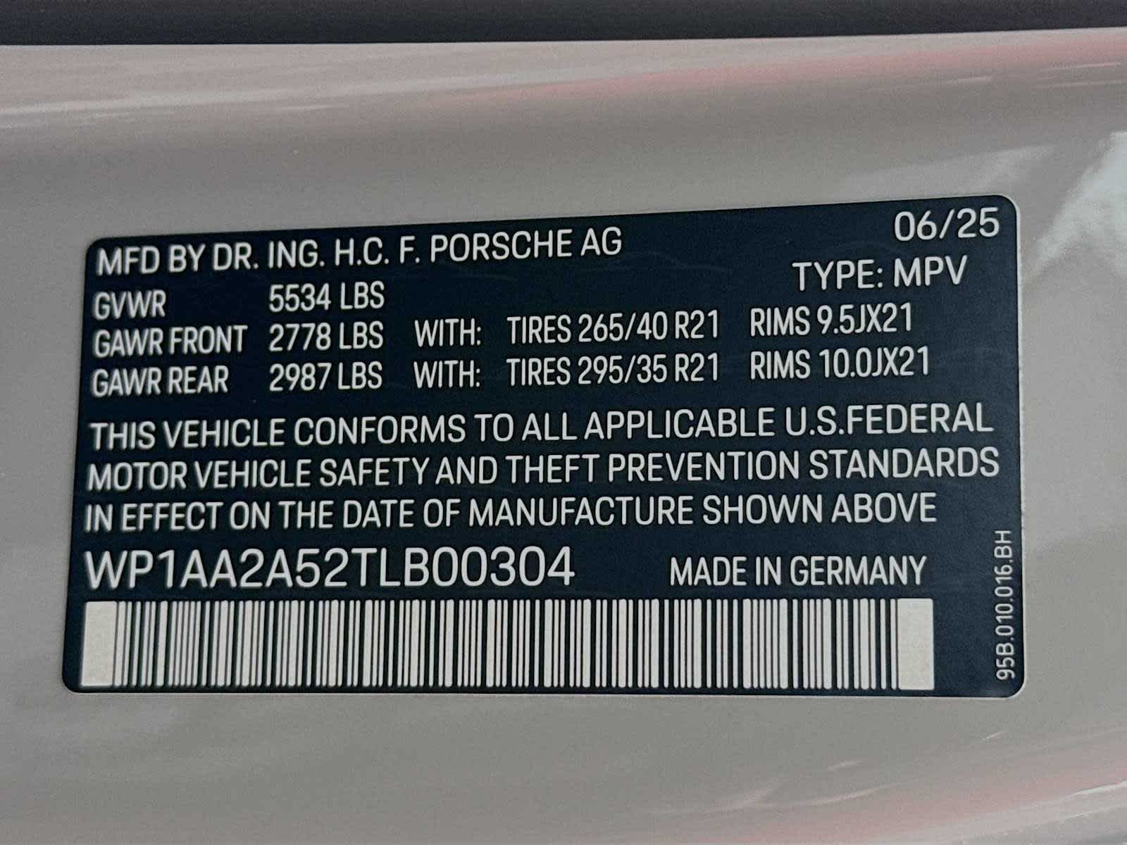 Thumbnail: 2026 Porsche Macan - 25