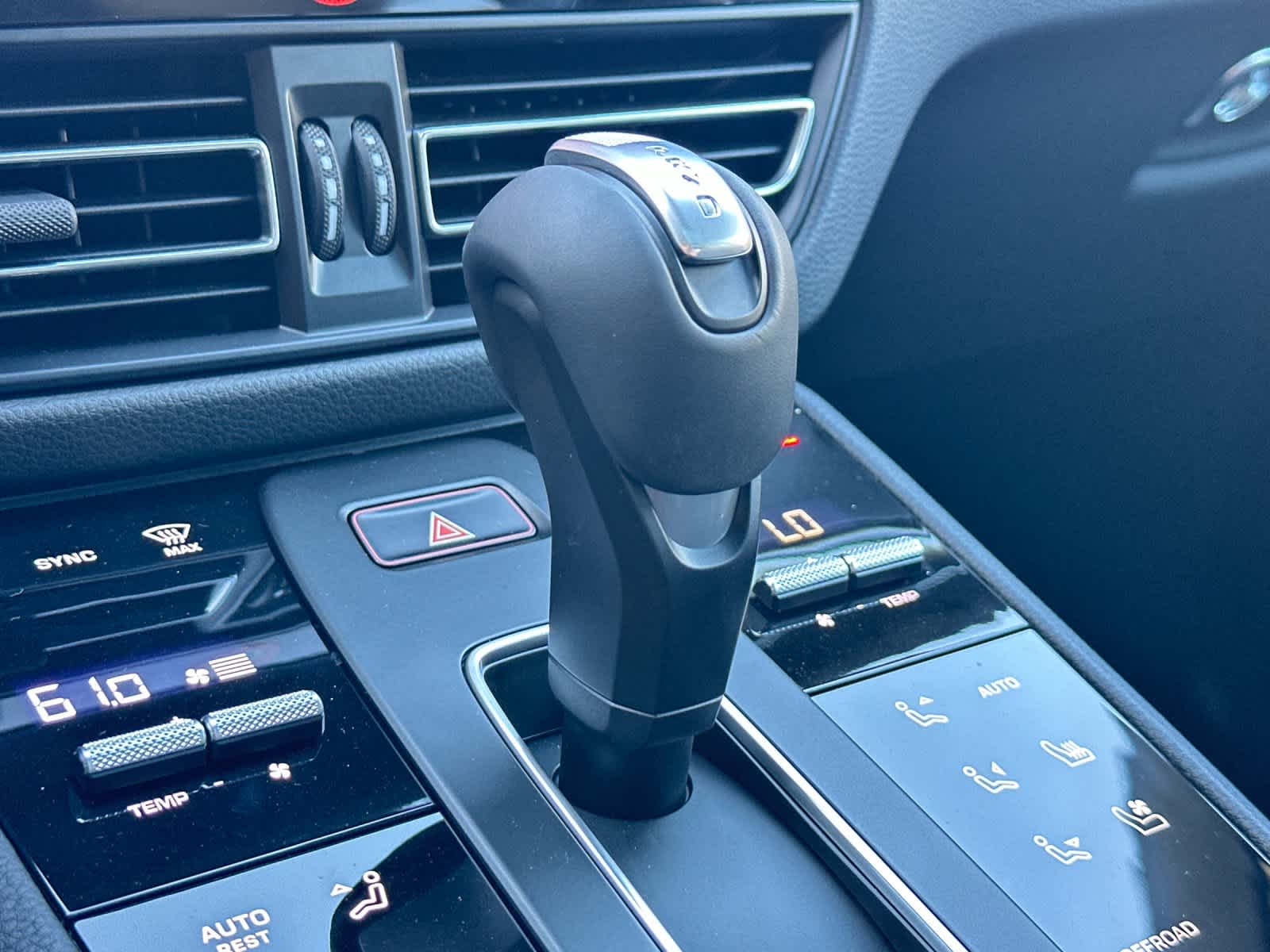 Thumbnail: 2025 Porsche Macan - 25