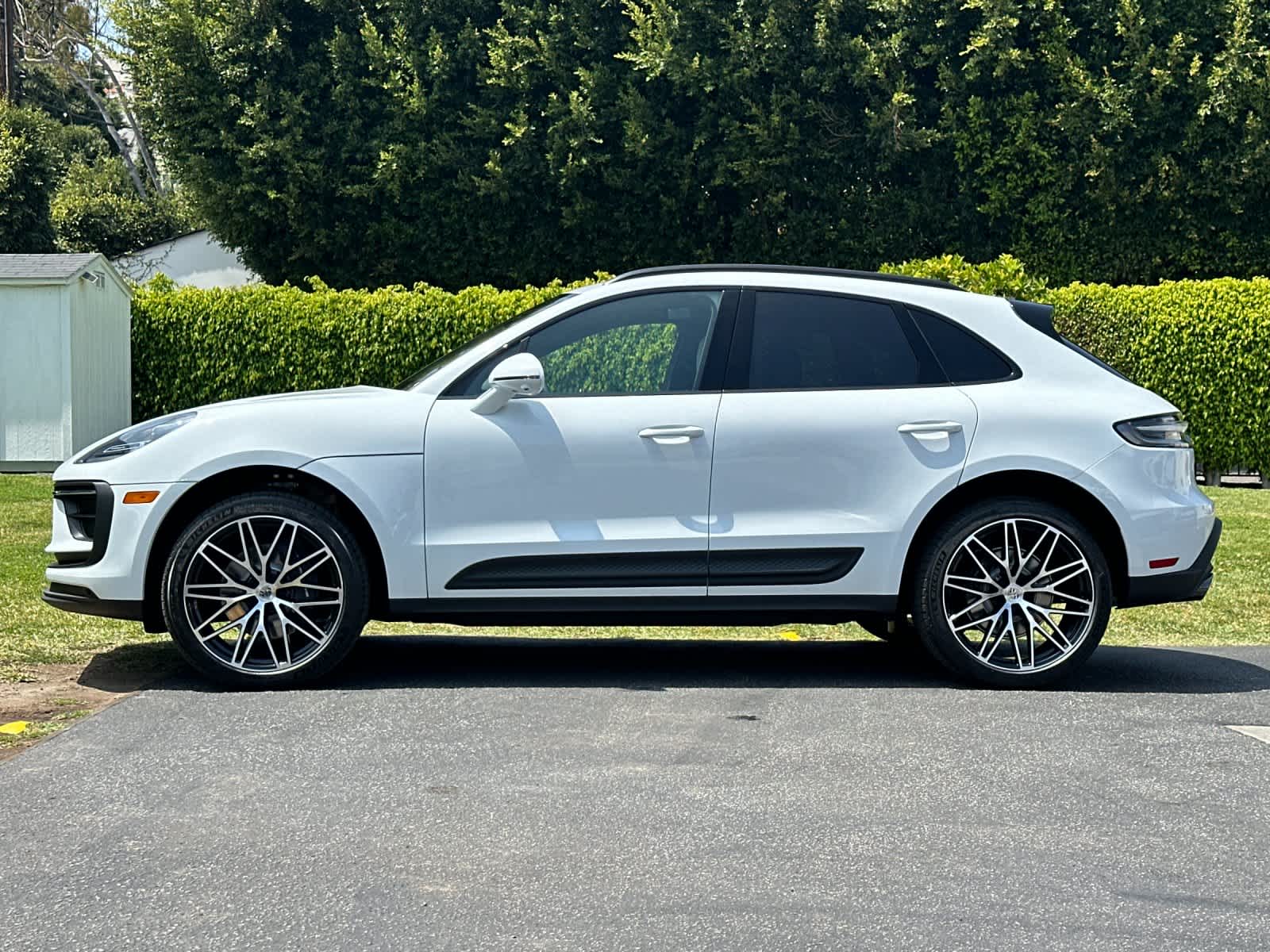 Thumbnail: 2026 Porsche Macan - 2